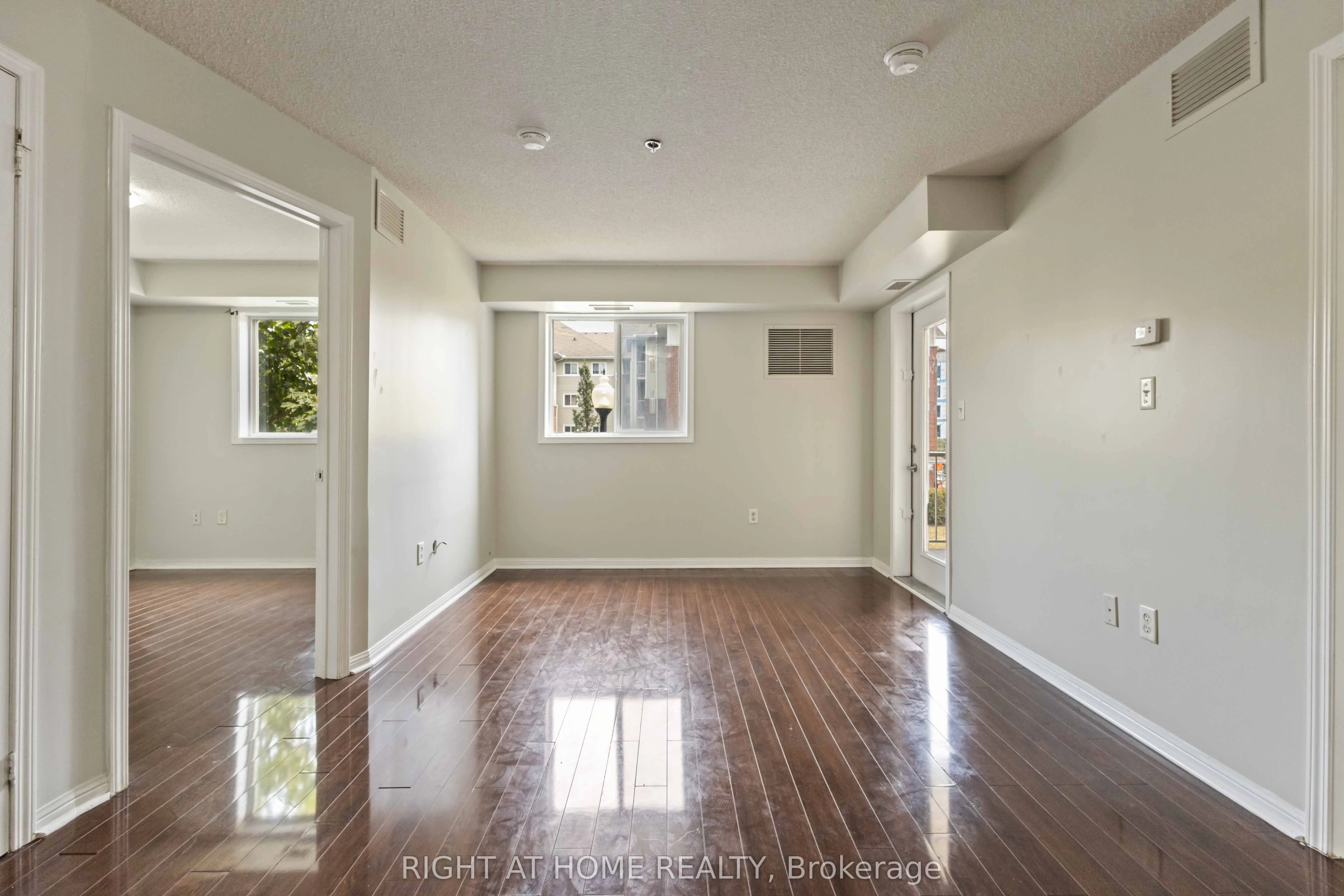 5235 Finch Avenue E, #202