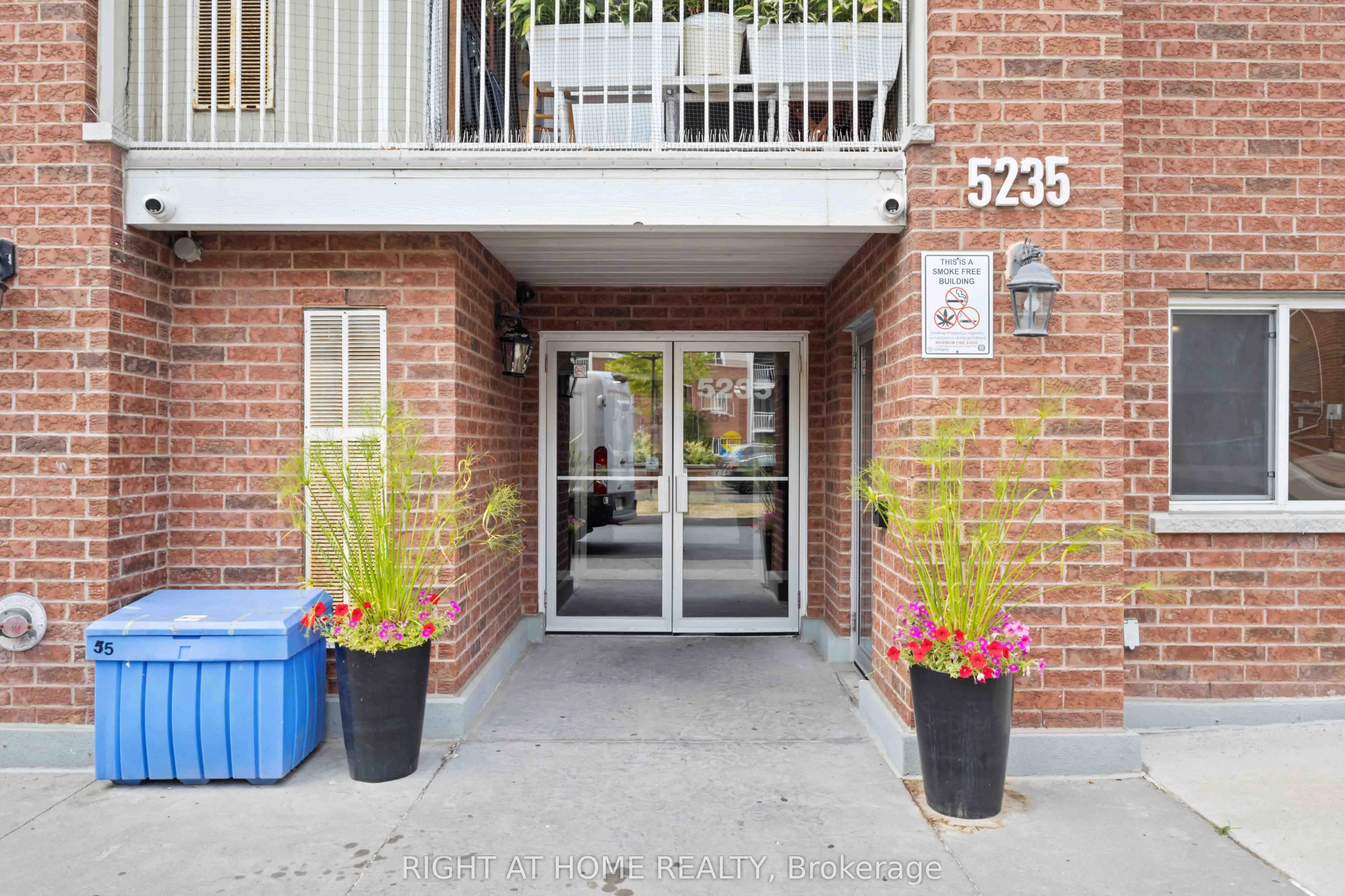5235 Finch Avenue E, #202
