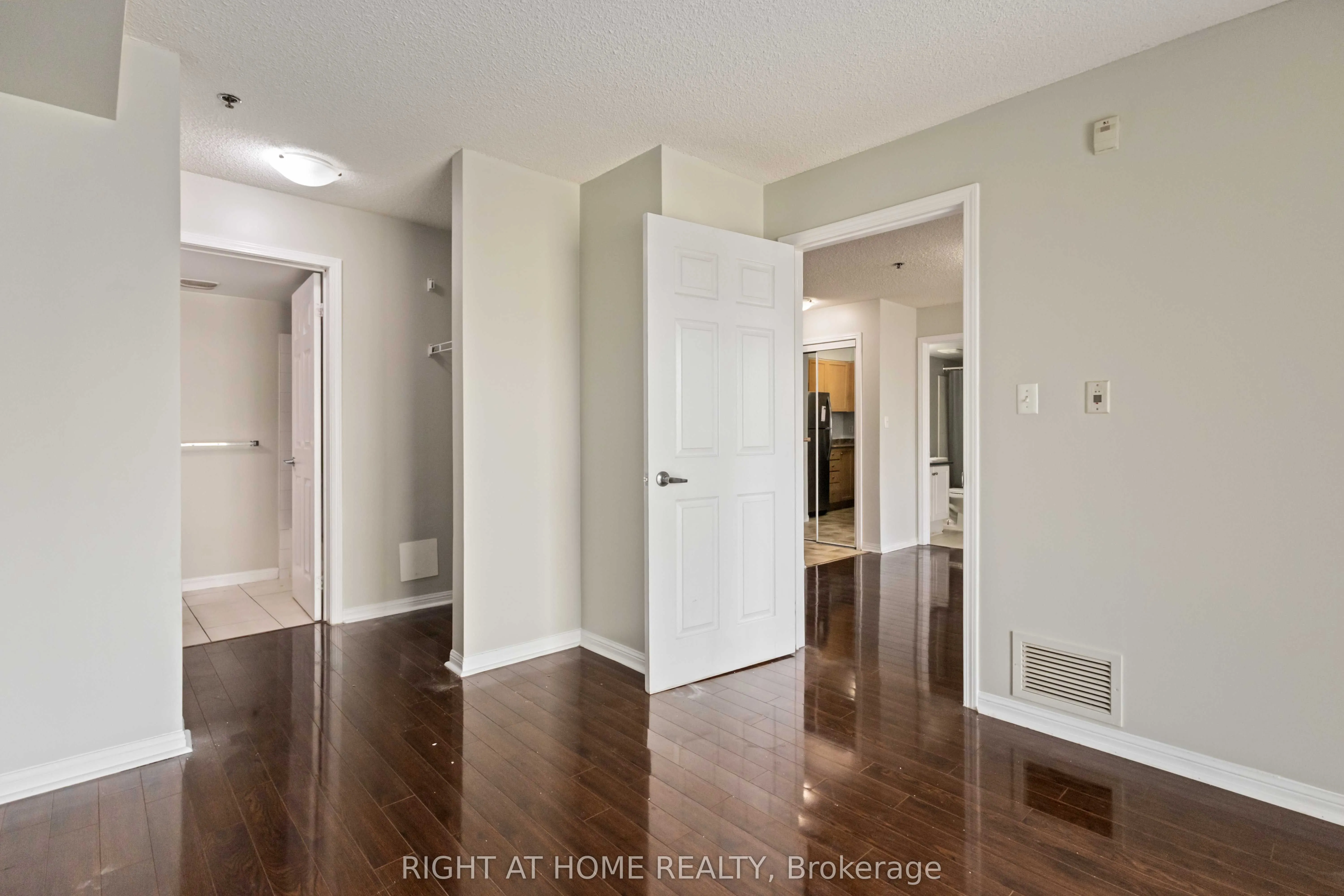 5235 Finch Avenue E, #202