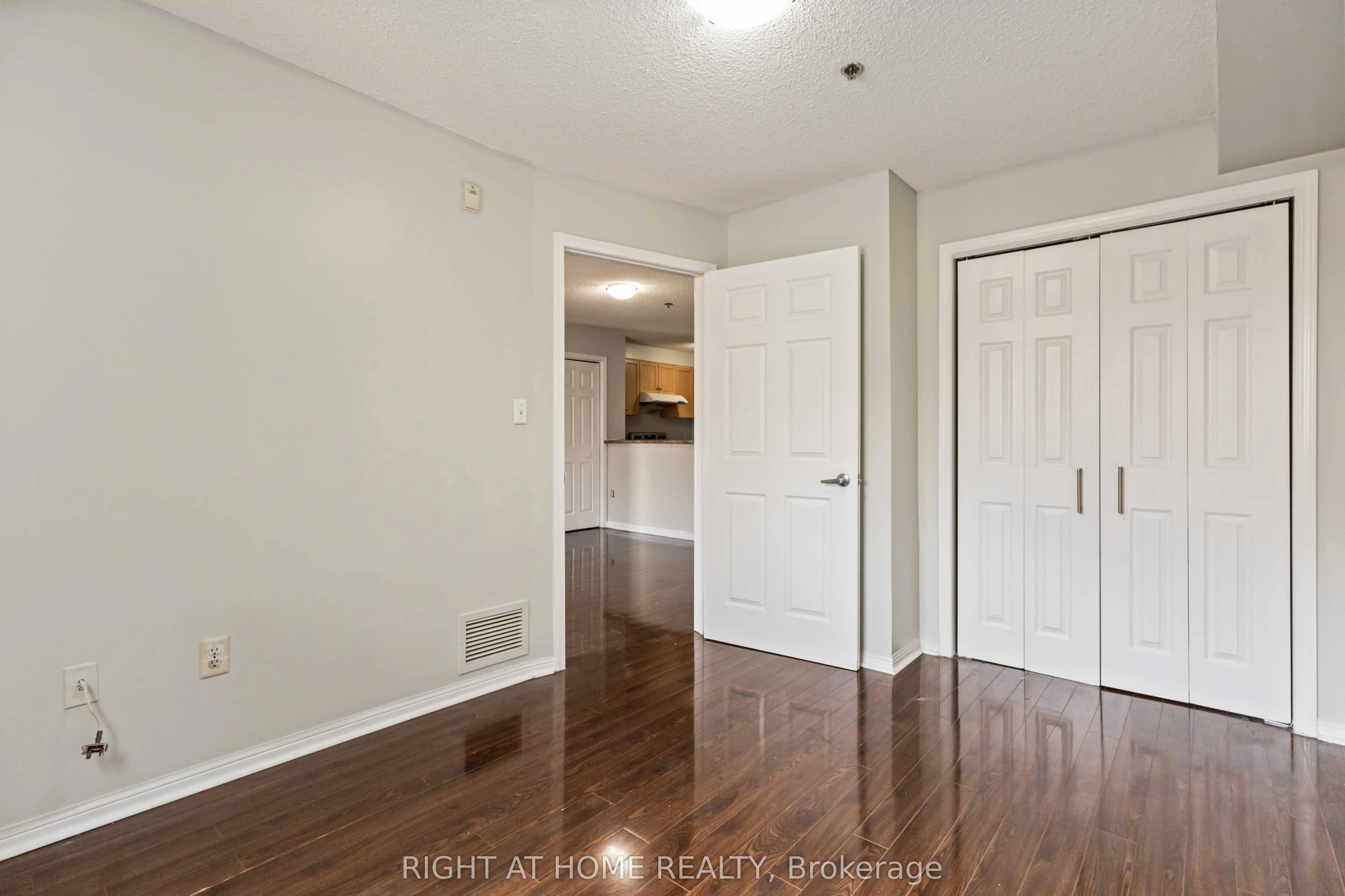 5235 Finch Avenue E, #202