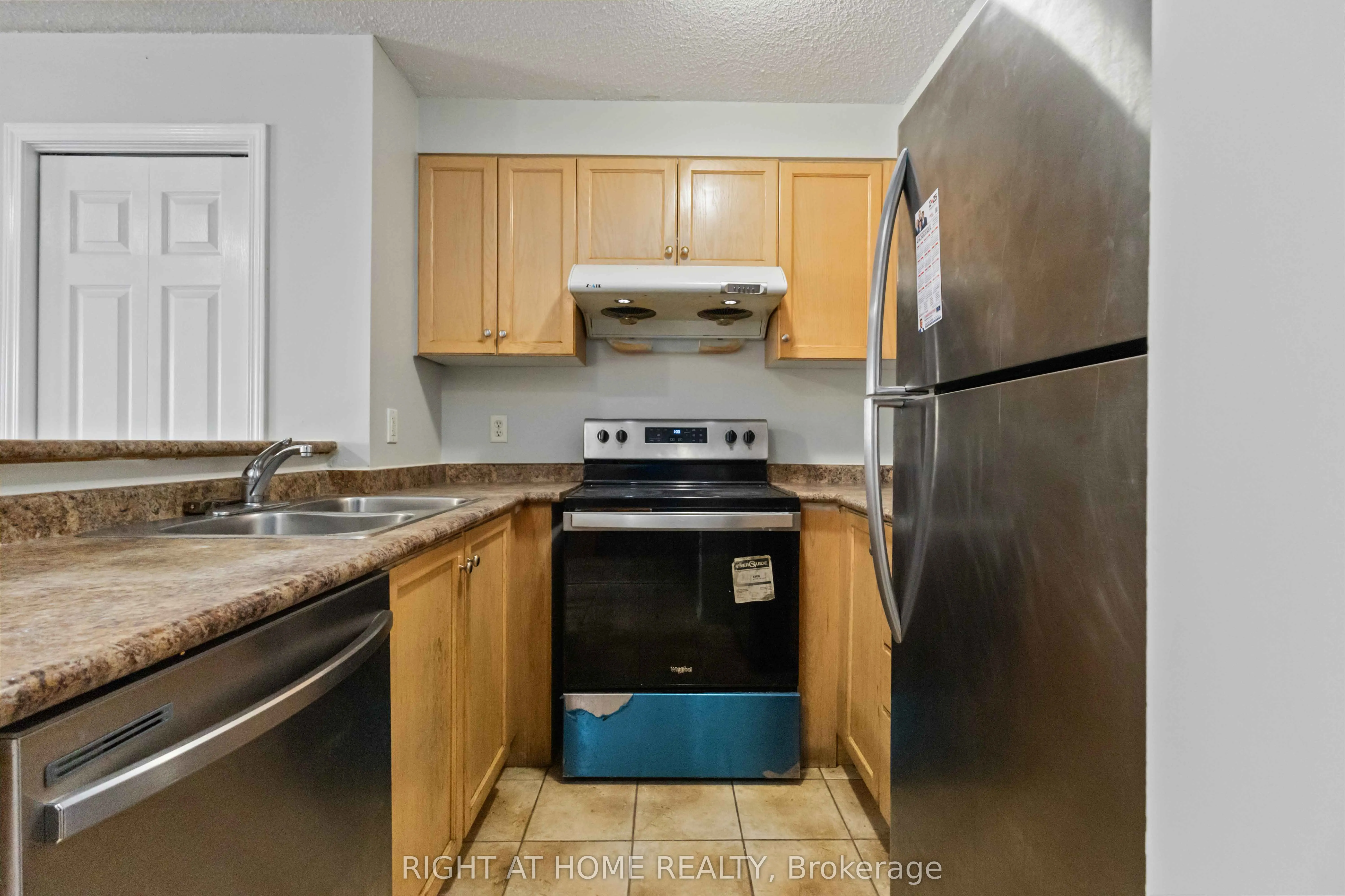 5235 Finch Avenue E, #202