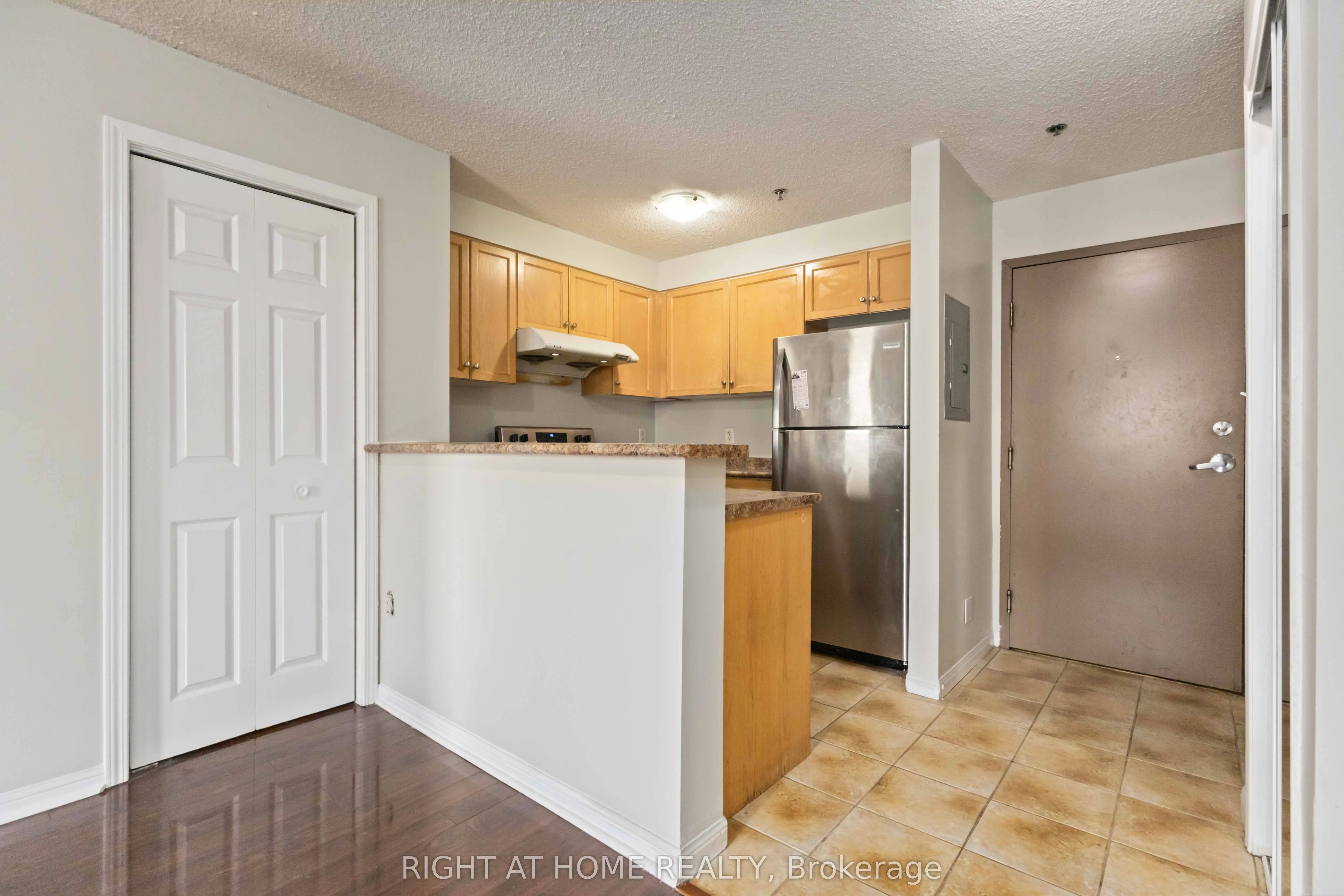 5235 Finch Avenue E, #202
