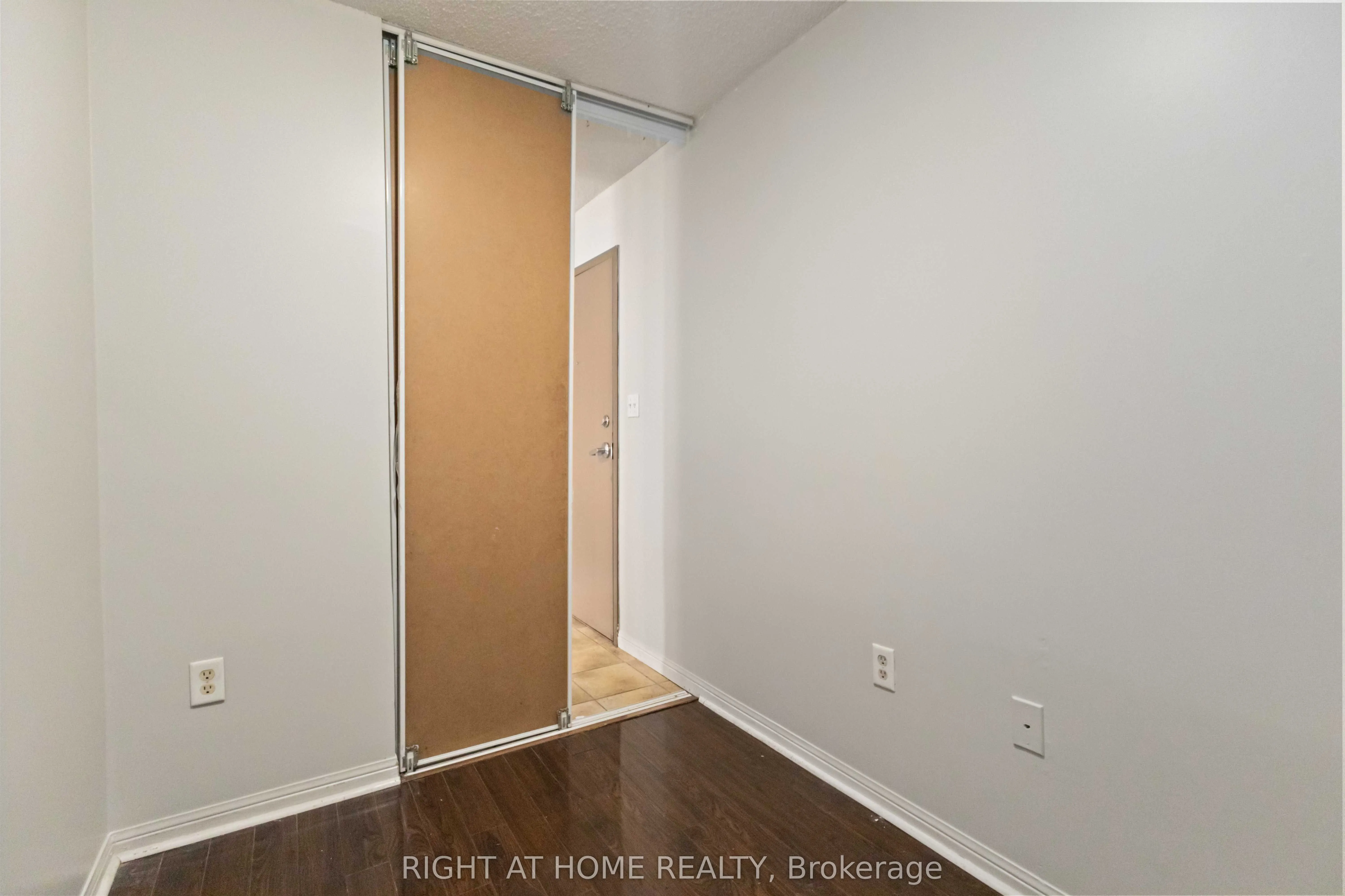 5235 Finch Avenue E, #202