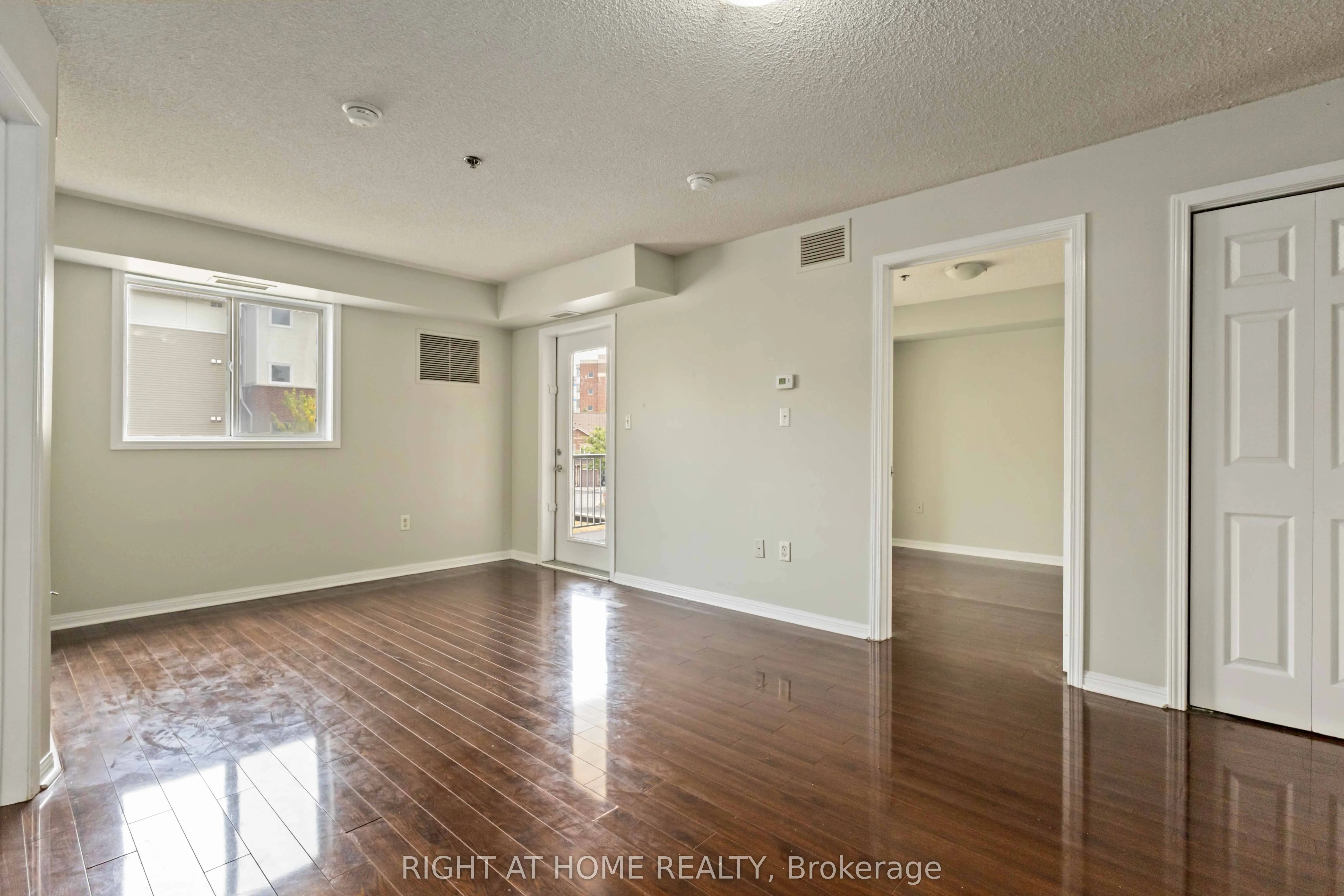 5235 Finch Avenue E, #202