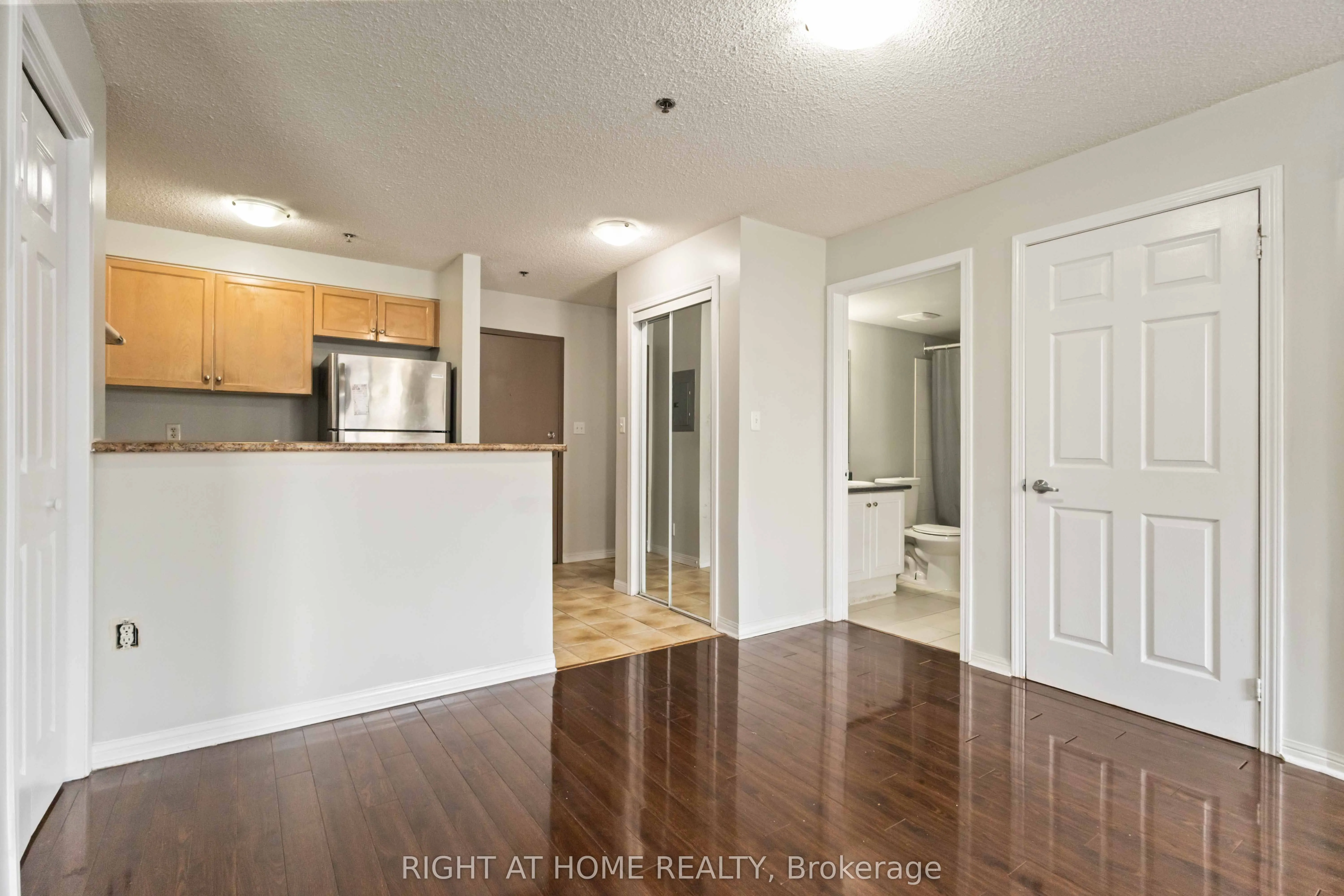 5235 Finch Avenue E, #202