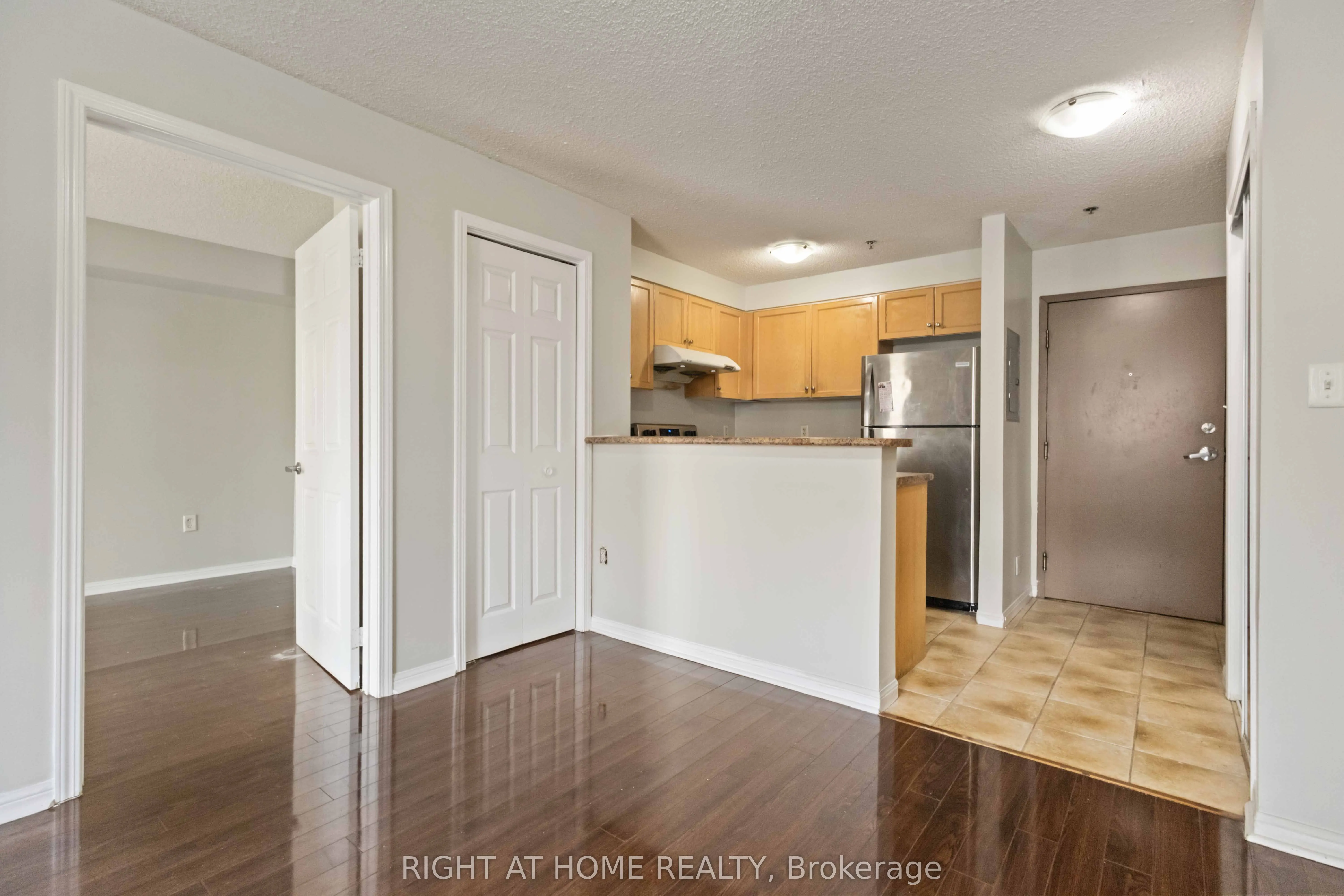 5235 Finch Avenue E, #202