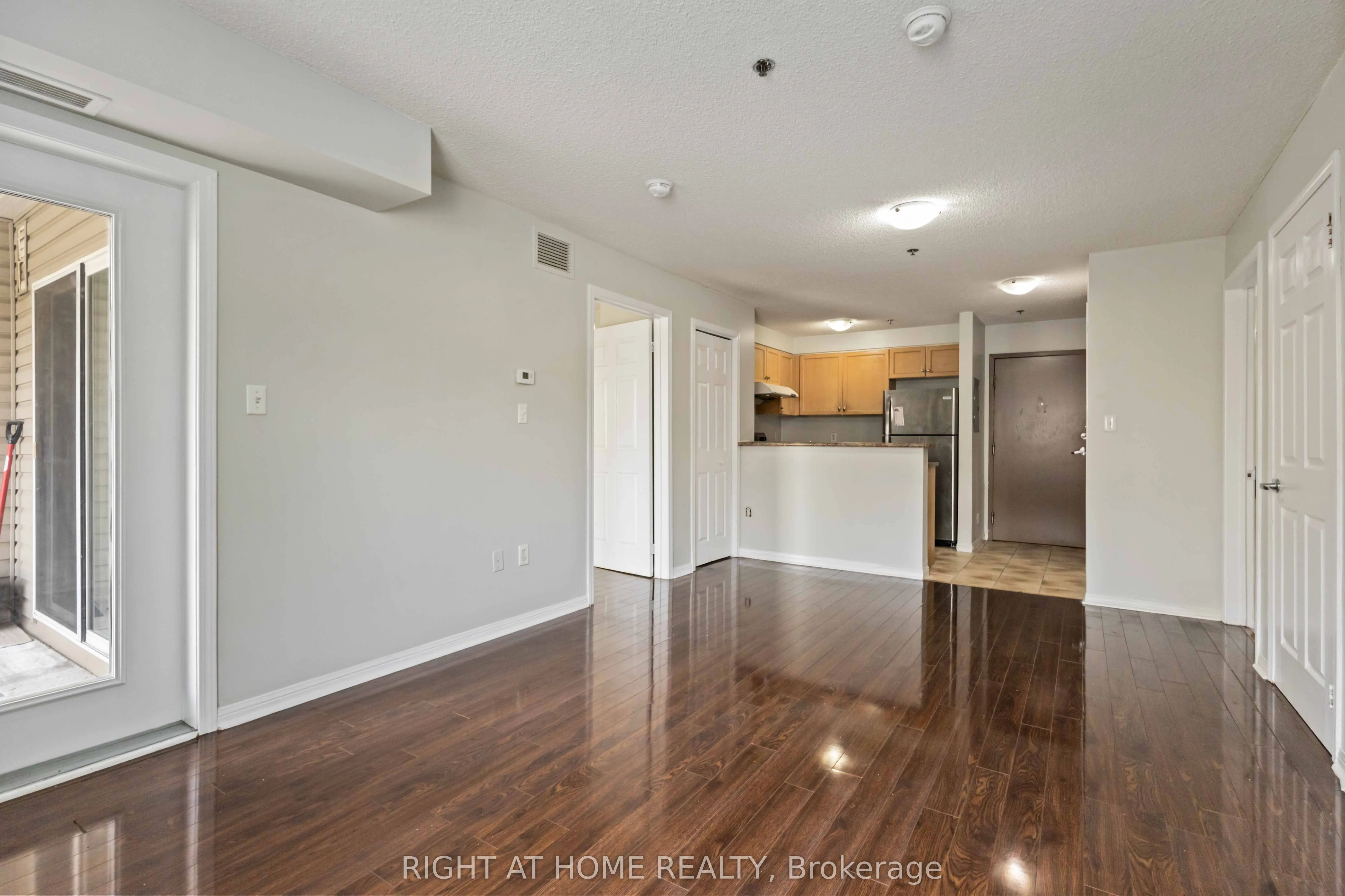 5235 Finch Avenue E, #202