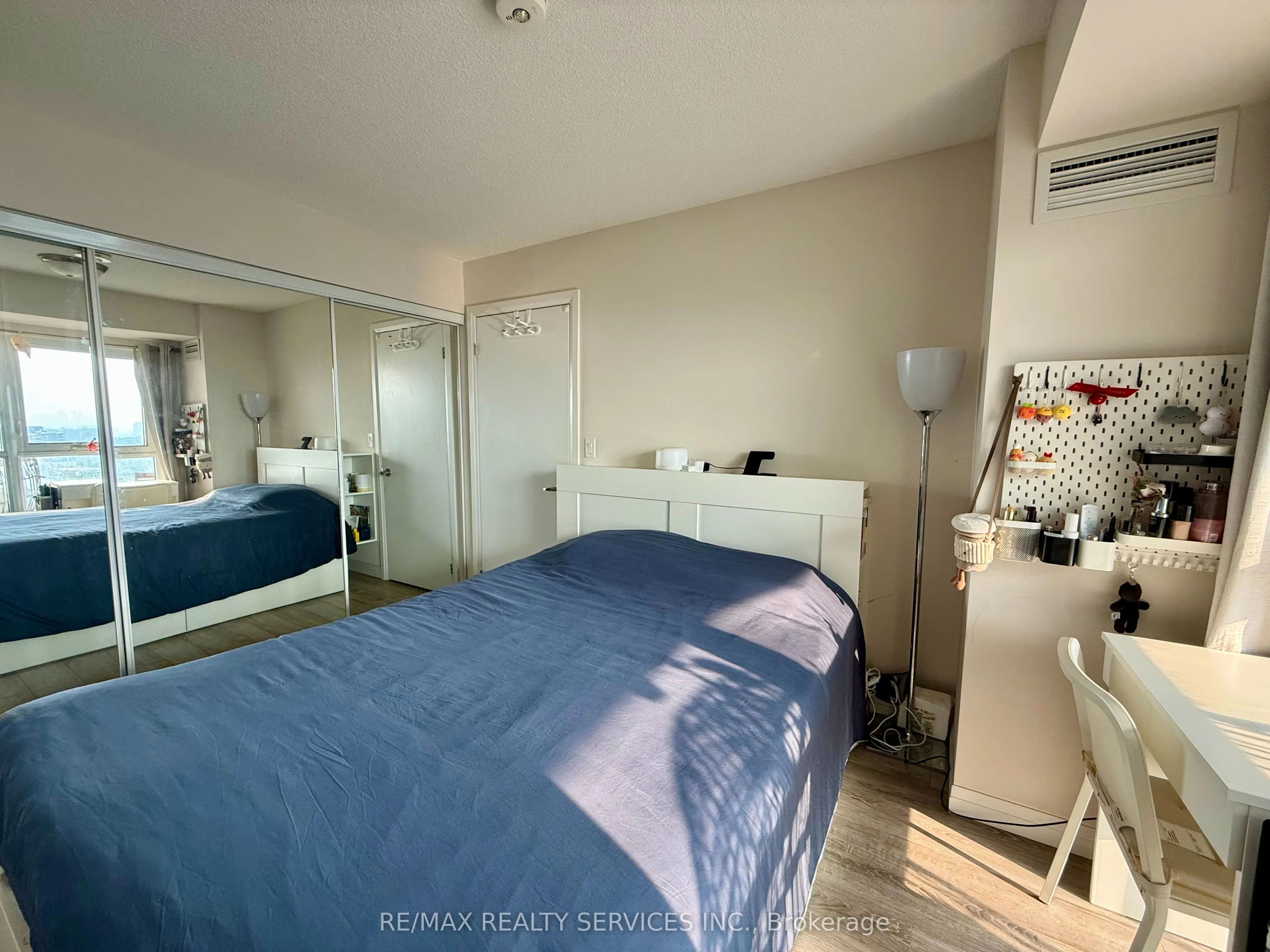 2150 Lawrence Avenue E, #1806