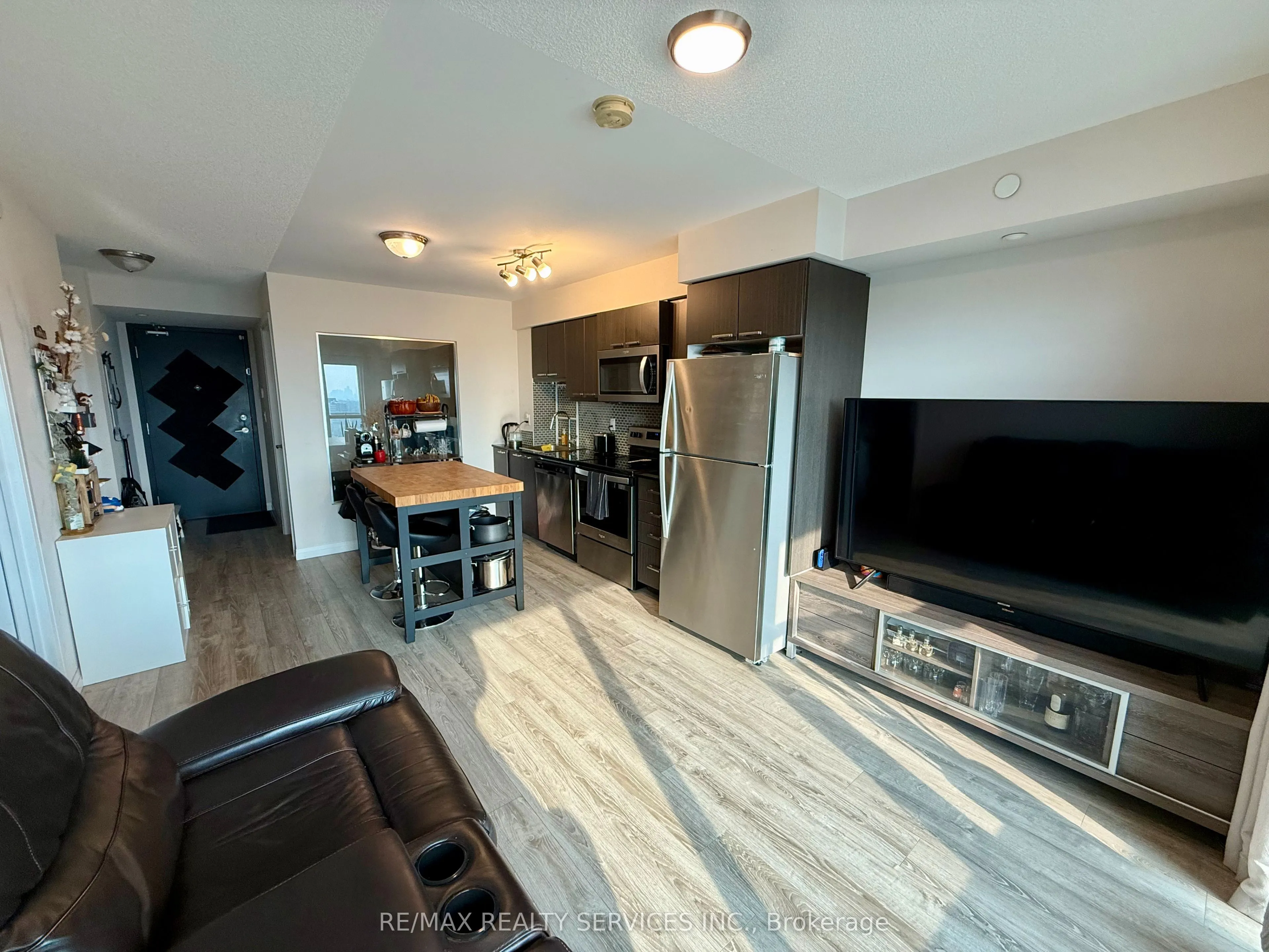 2150 Lawrence Avenue E, #1806