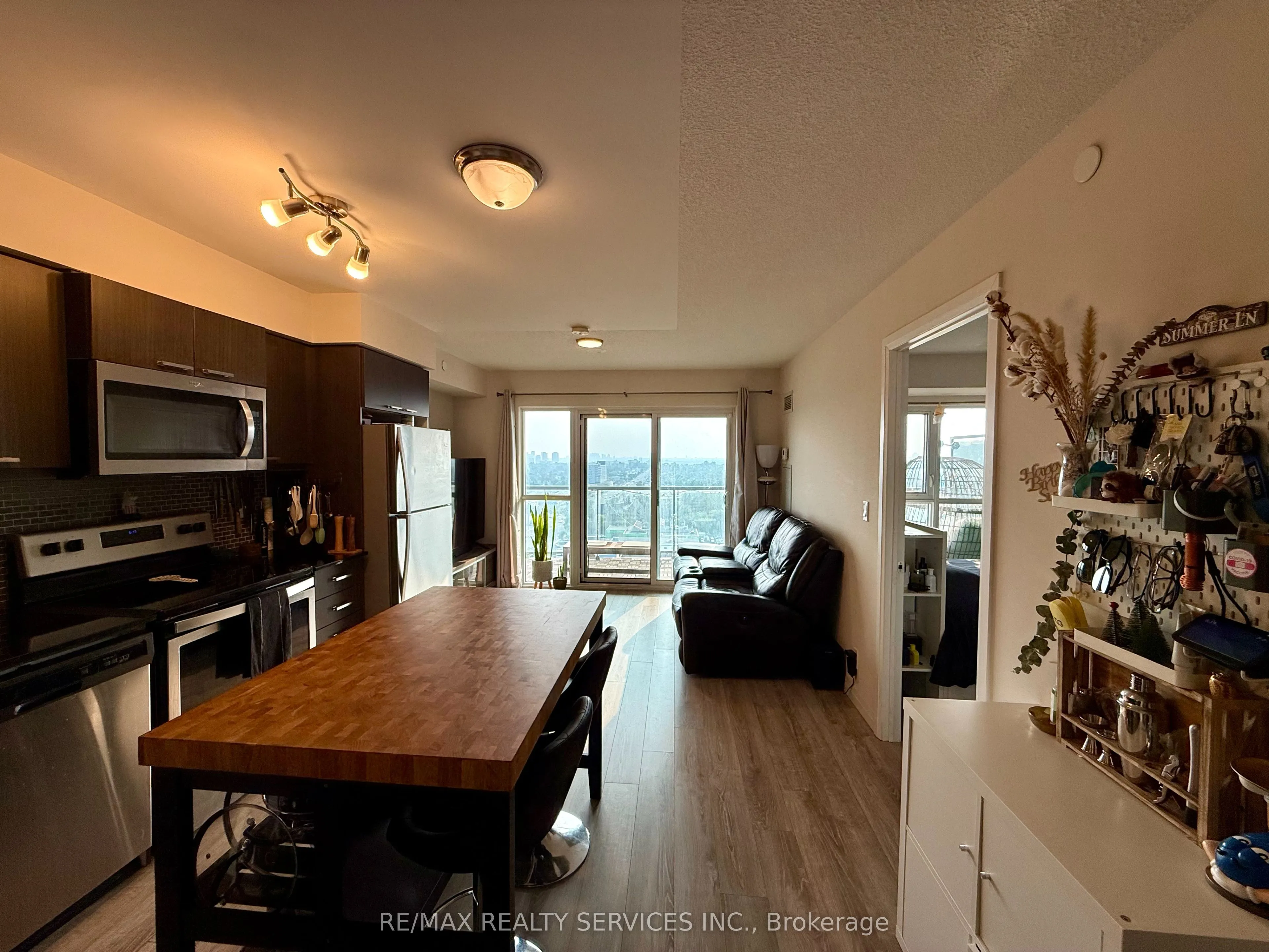 2150 Lawrence Avenue E, #1806