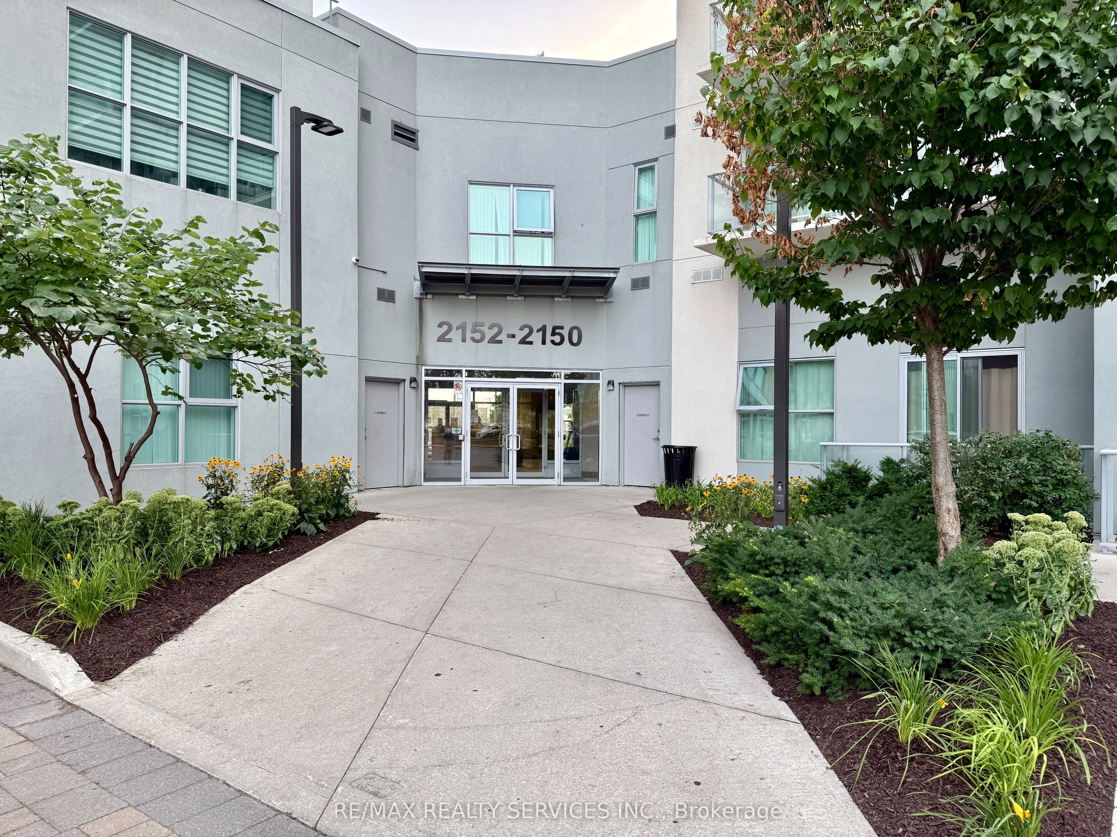2150 Lawrence Avenue E, #1806