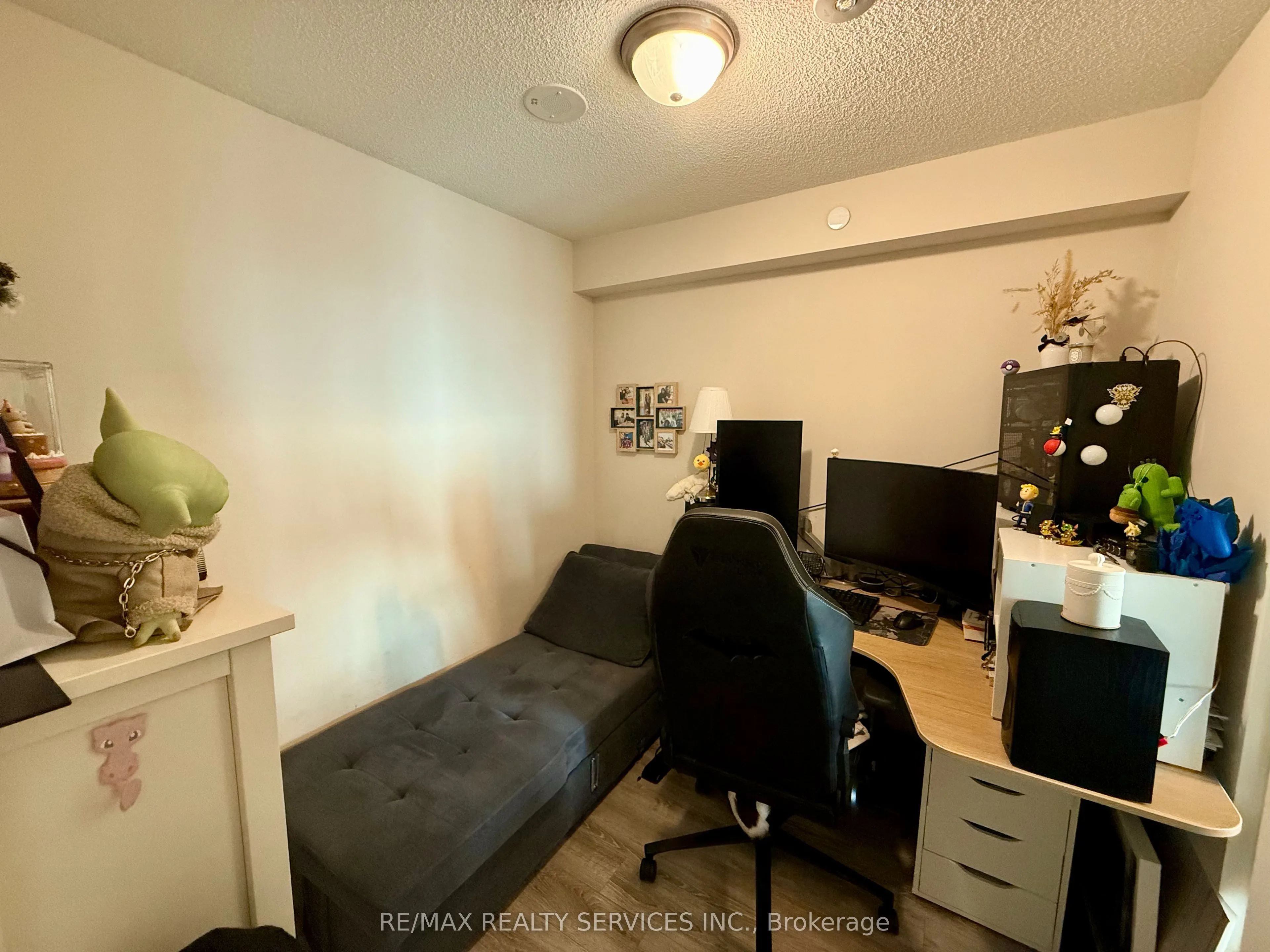 2150 Lawrence Avenue E, #1806