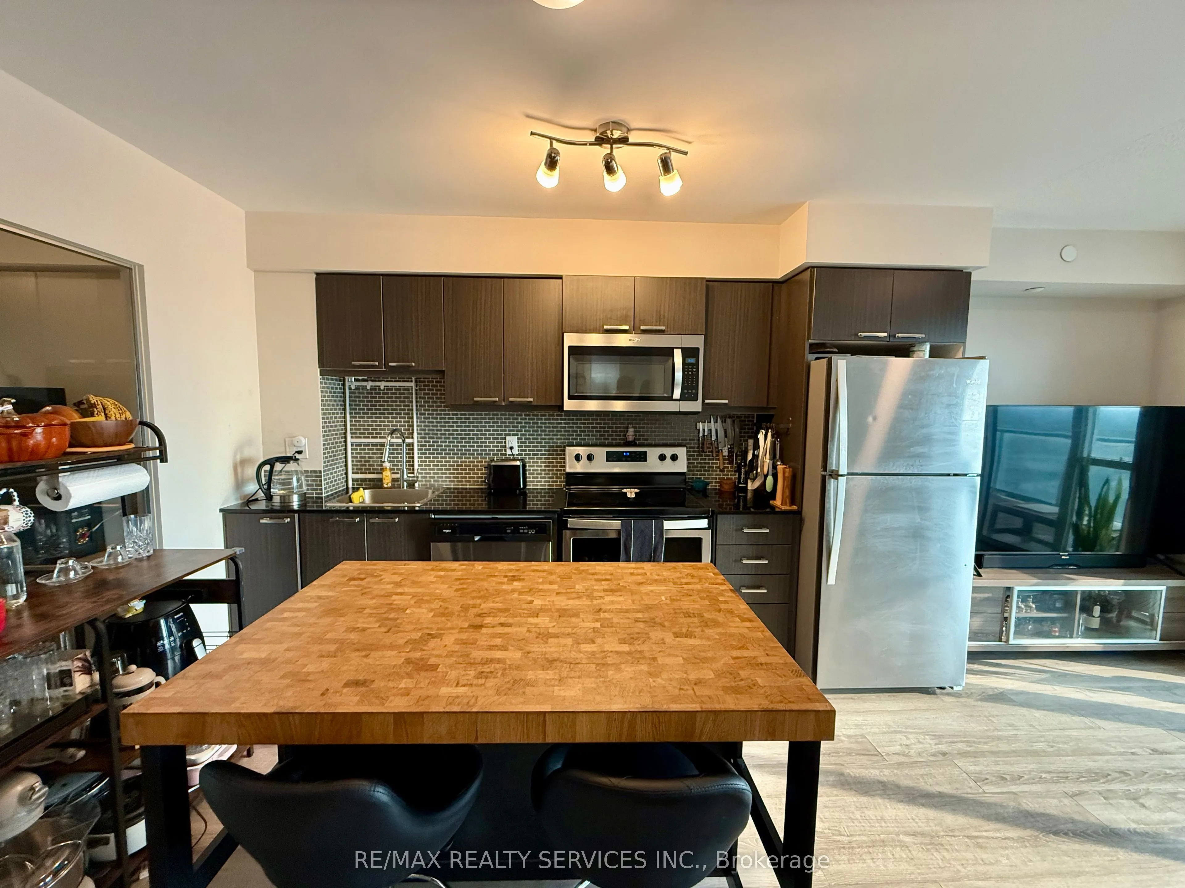 2150 Lawrence Avenue E, #1806