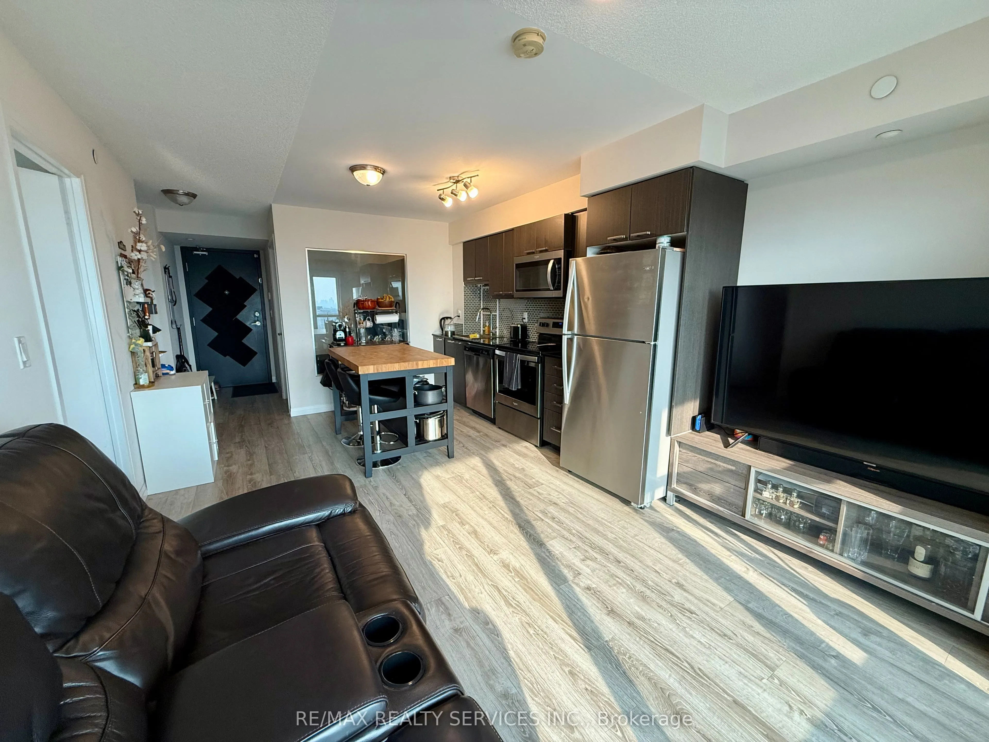 2150 Lawrence Avenue E, #1806