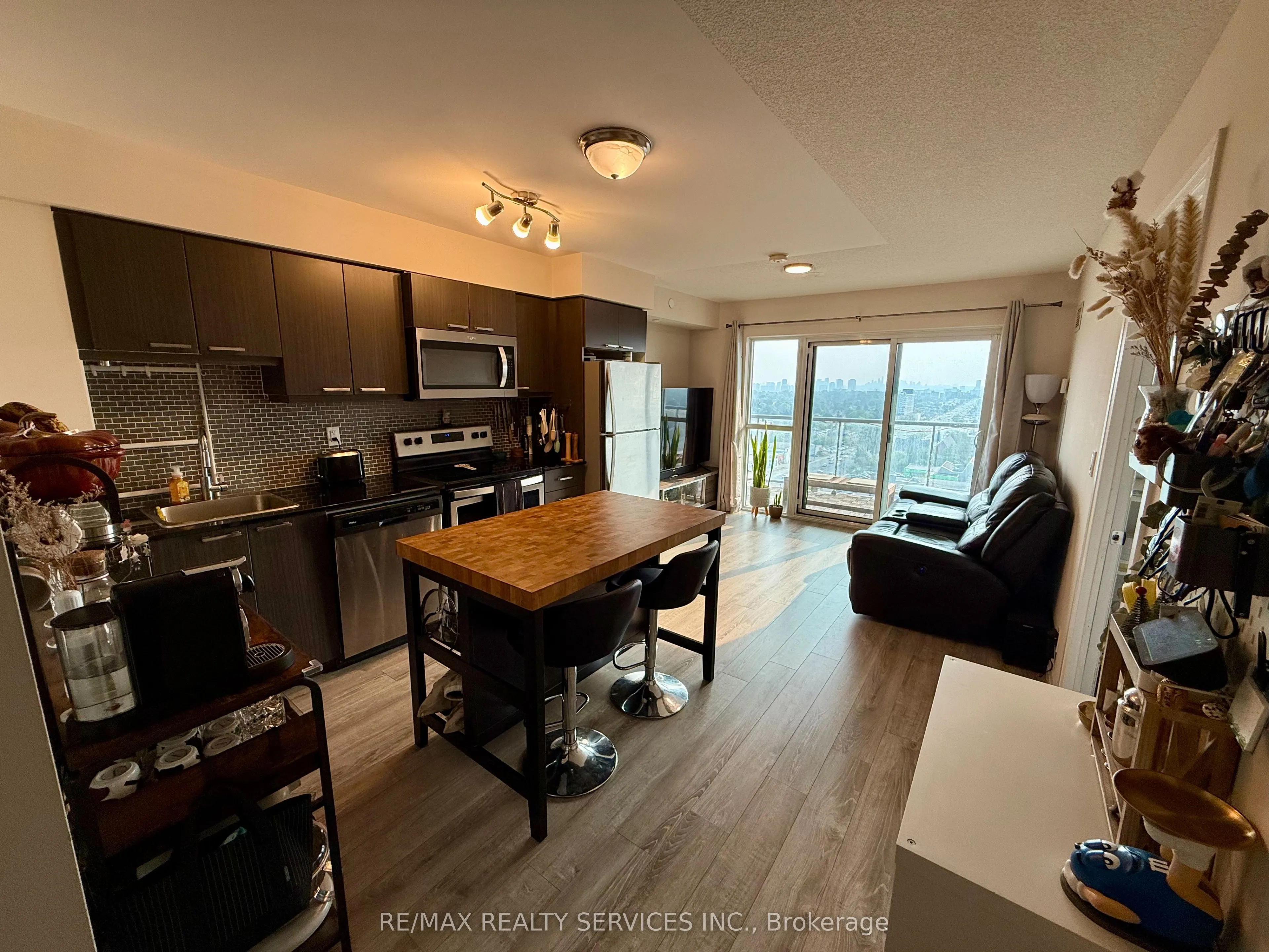 2150 Lawrence Avenue E, #1806