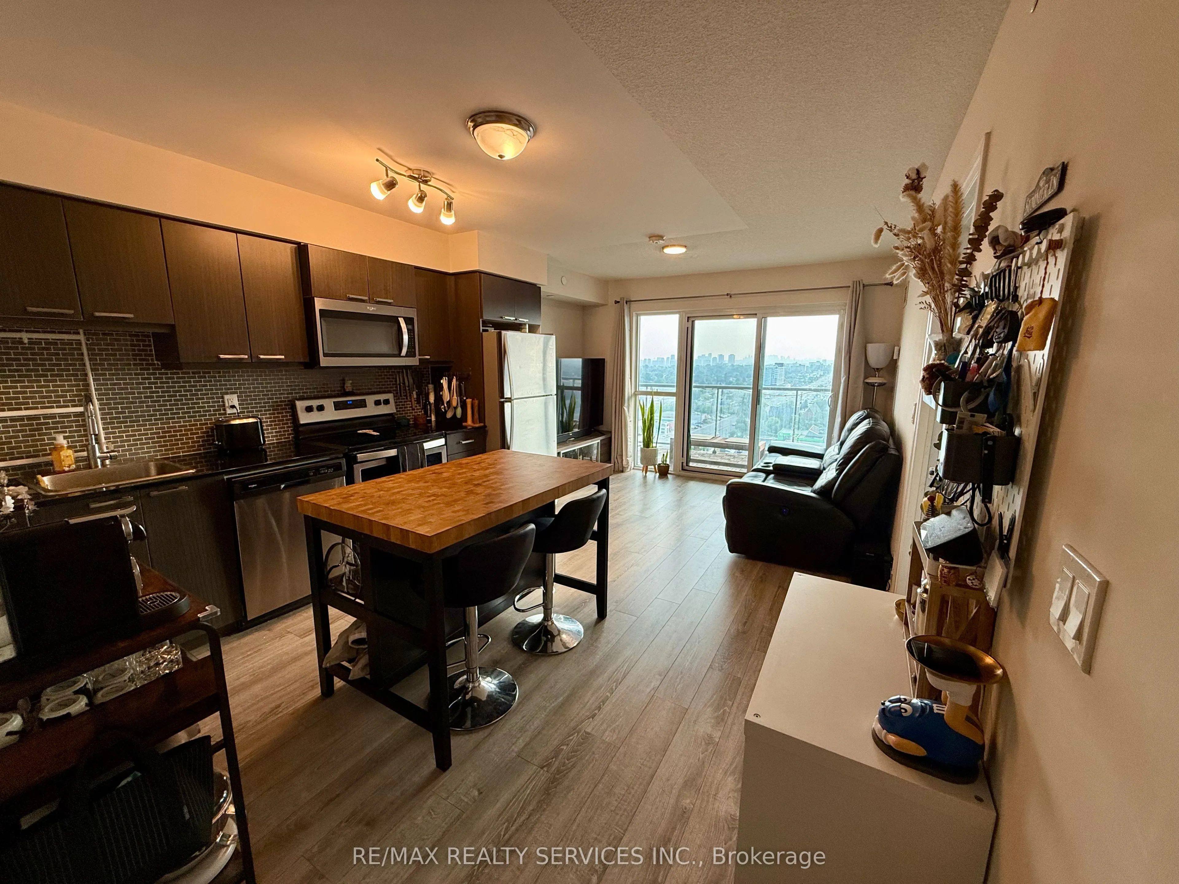 2150 Lawrence Avenue E, #1806