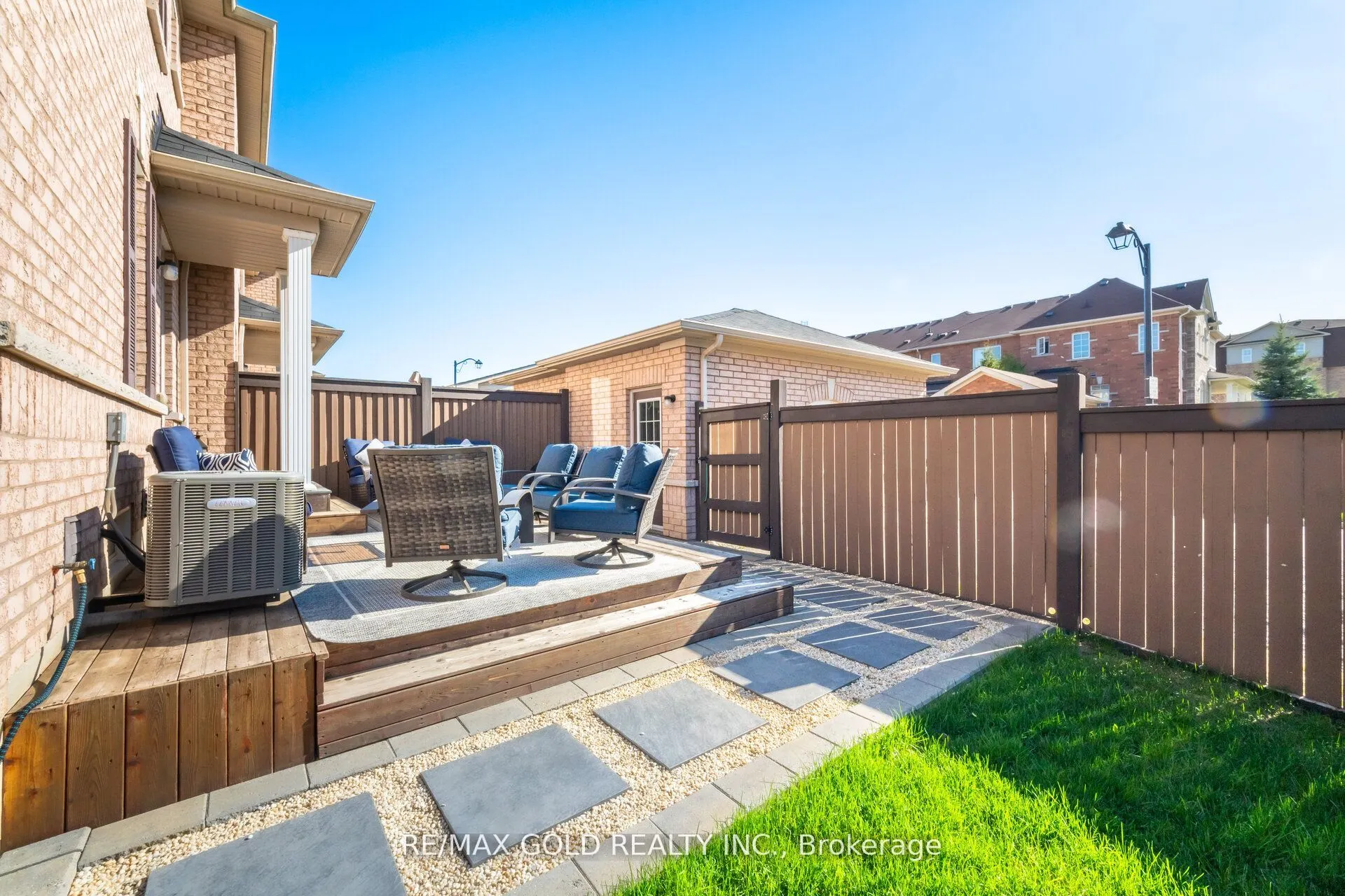 2494 Earl Grey Avenue