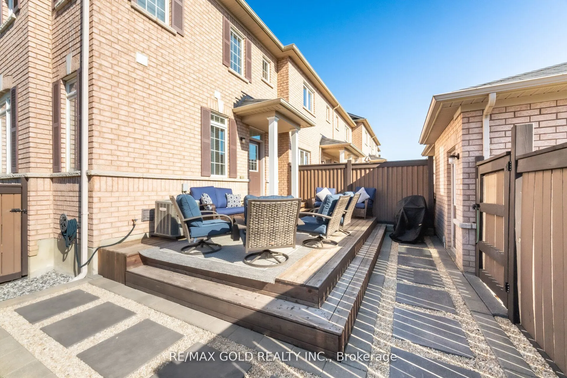 2494 Earl Grey Avenue