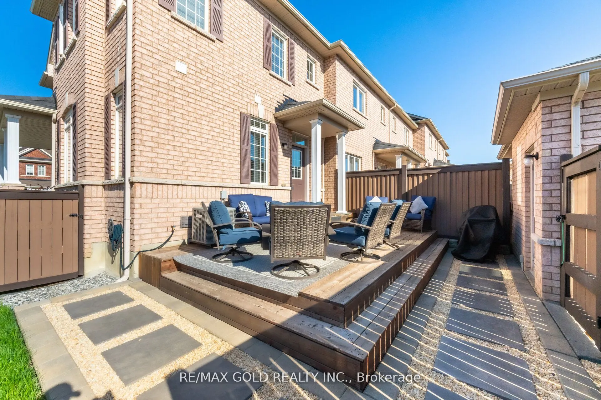 2494 Earl Grey Avenue
