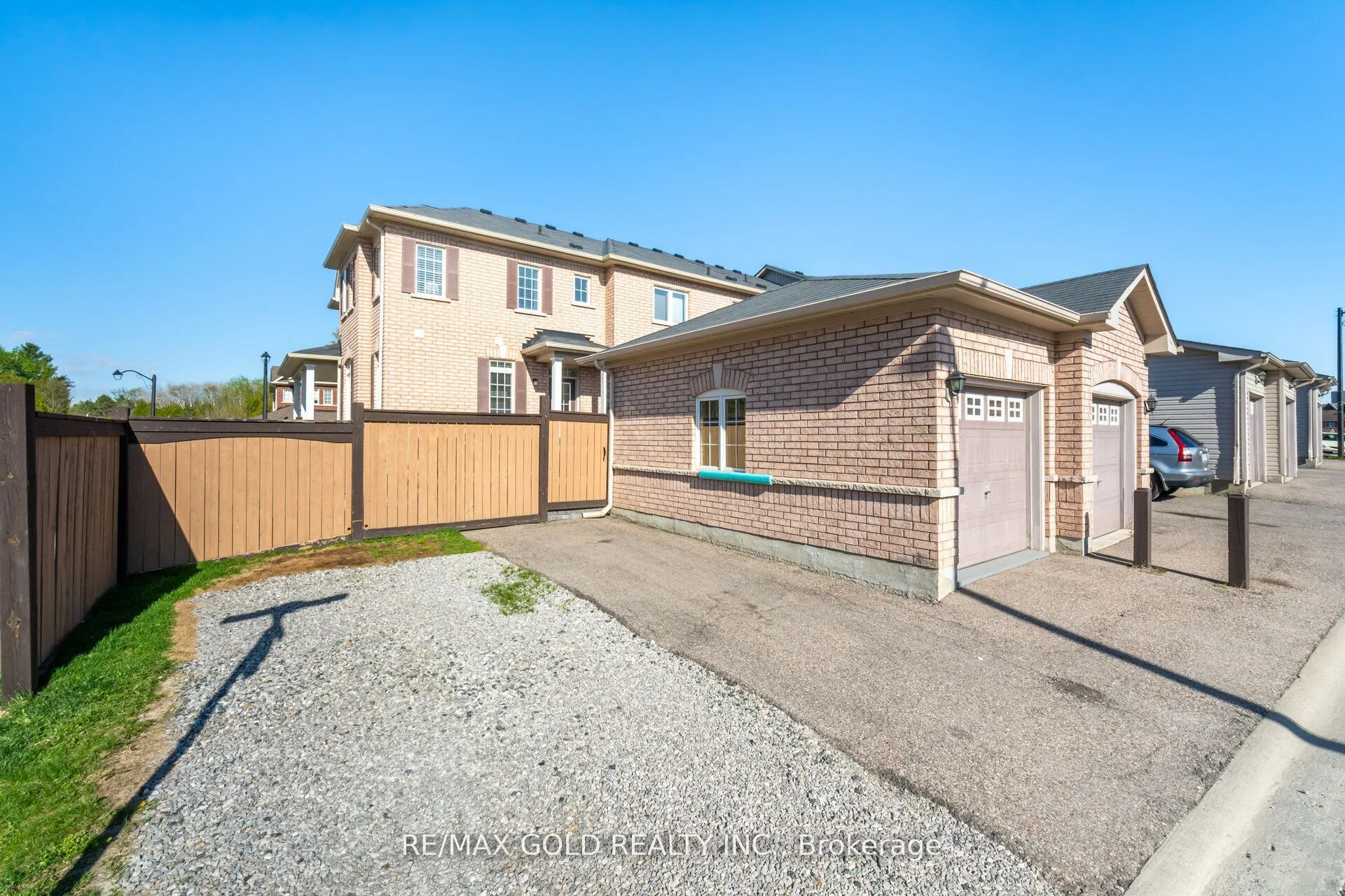 2494 Earl Grey Avenue