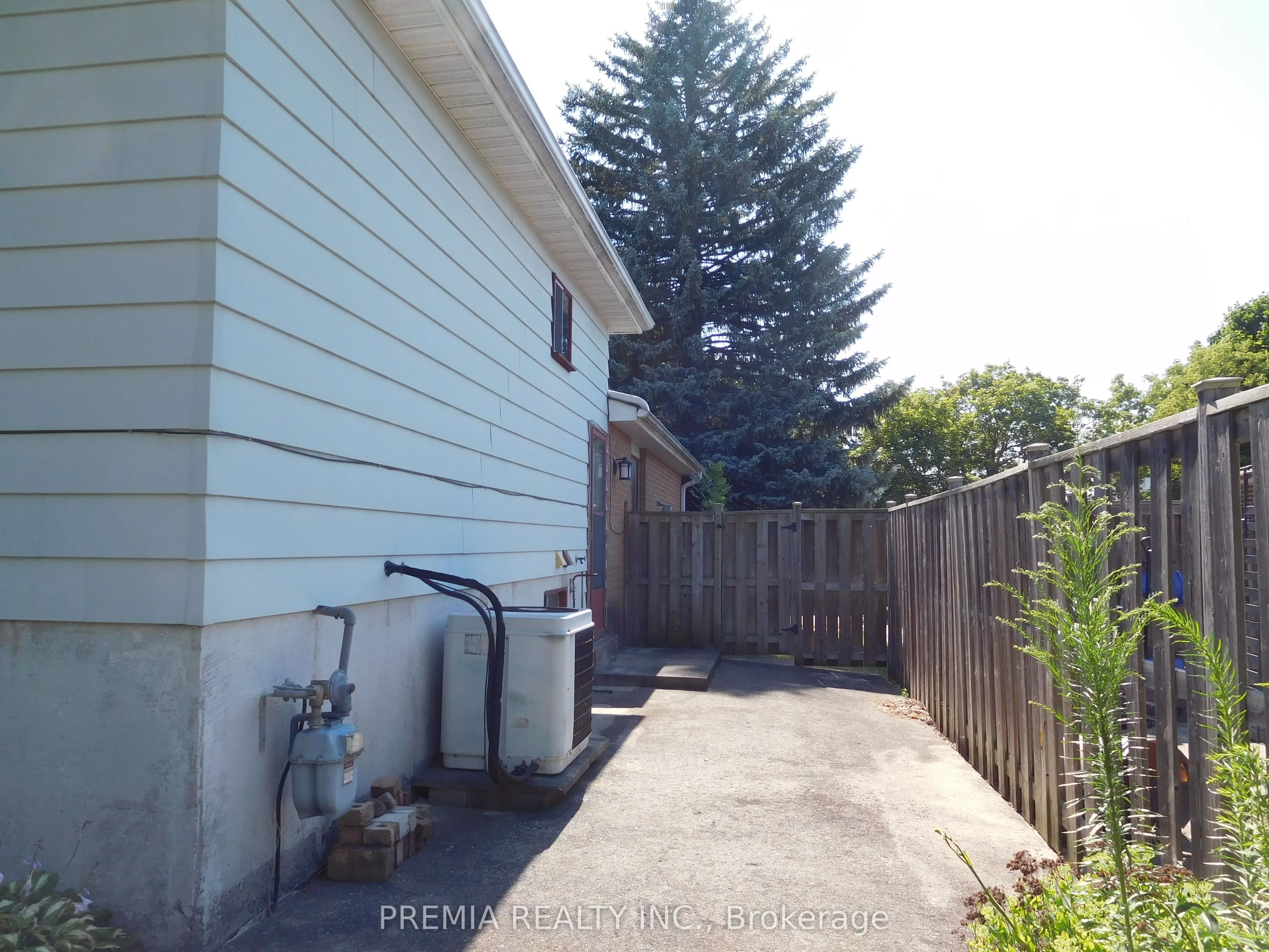 55 Gemshaw Crescent