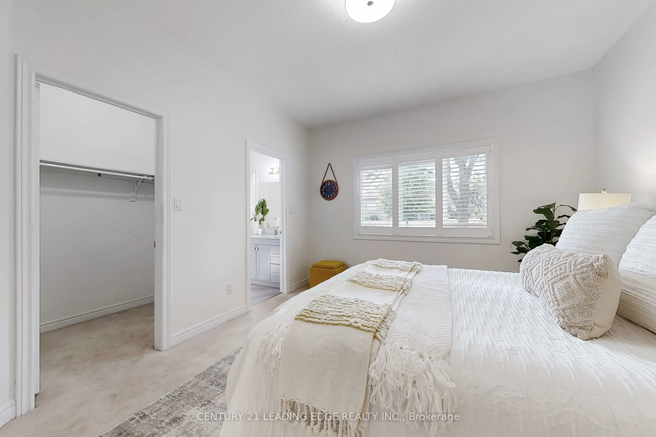 320 Waterbury Crescent
