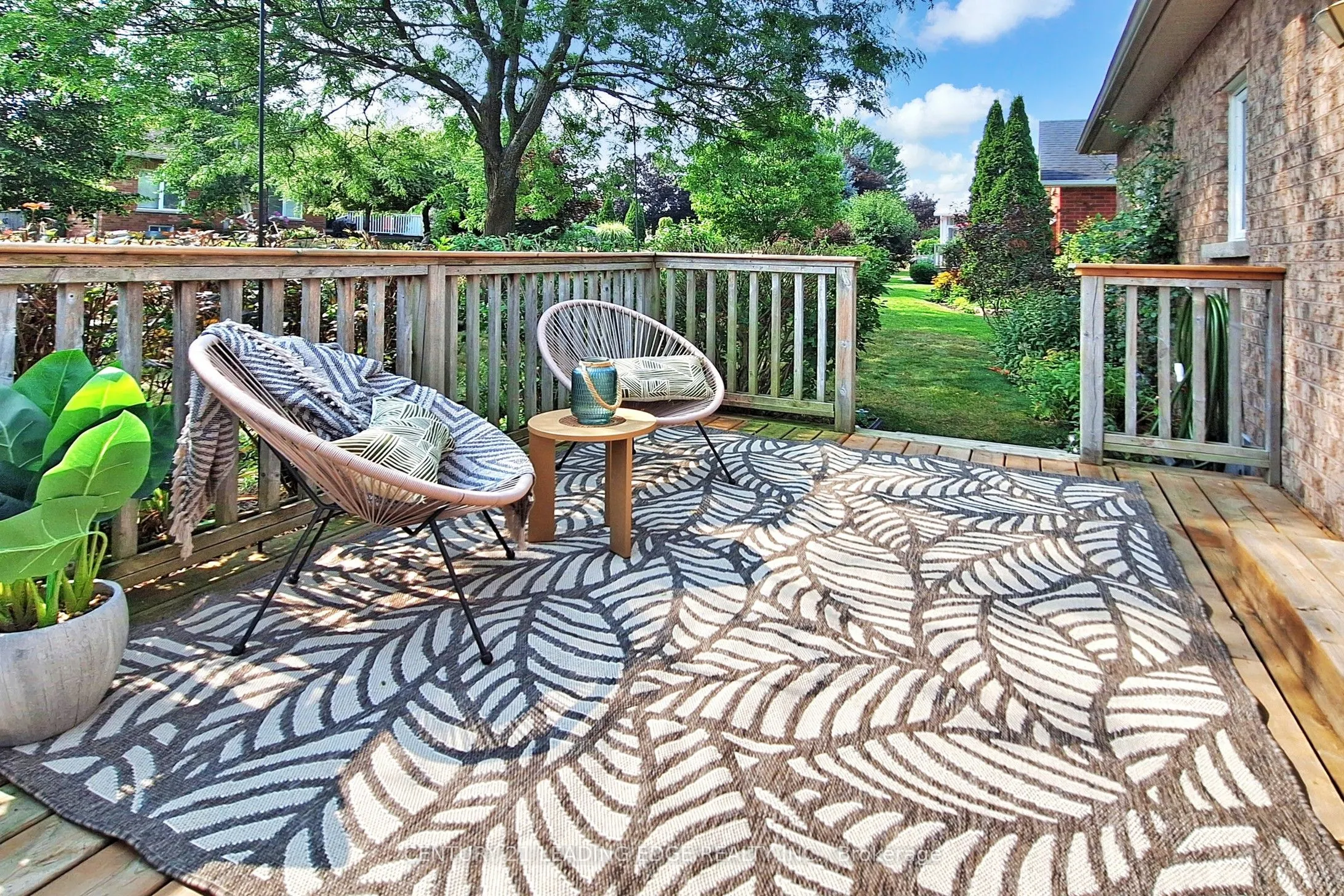 320 Waterbury Crescent