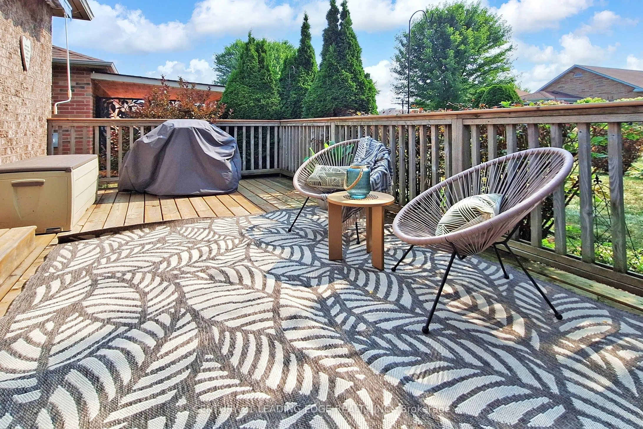 320 Waterbury Crescent