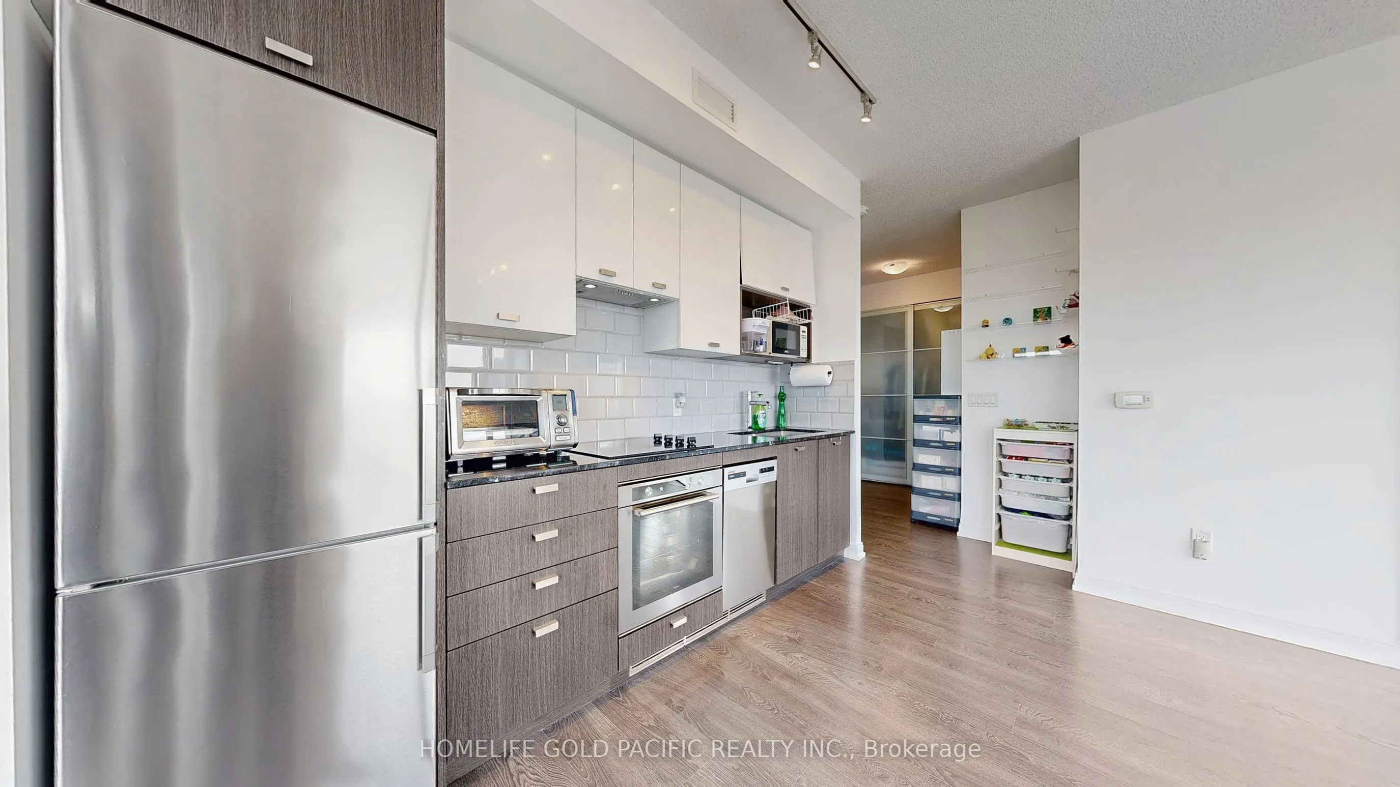 275 Village Green Square, #3423