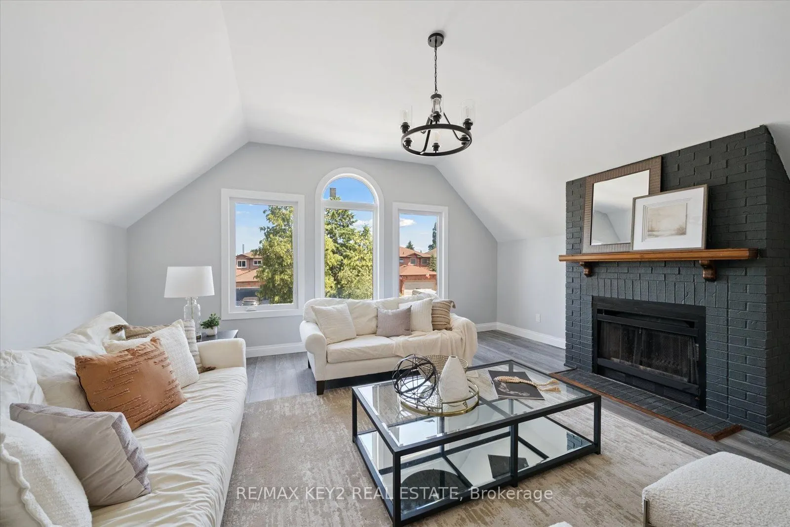 2284 Chapman Court