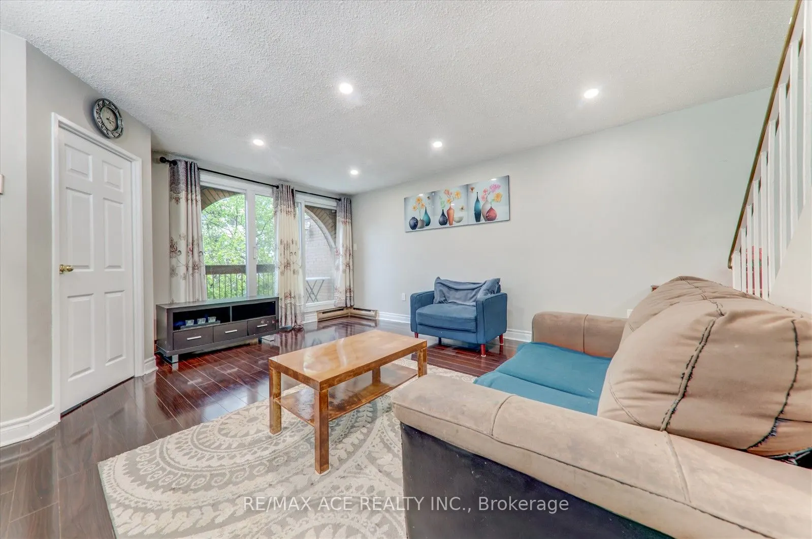 100 Mornelle Court, #2033