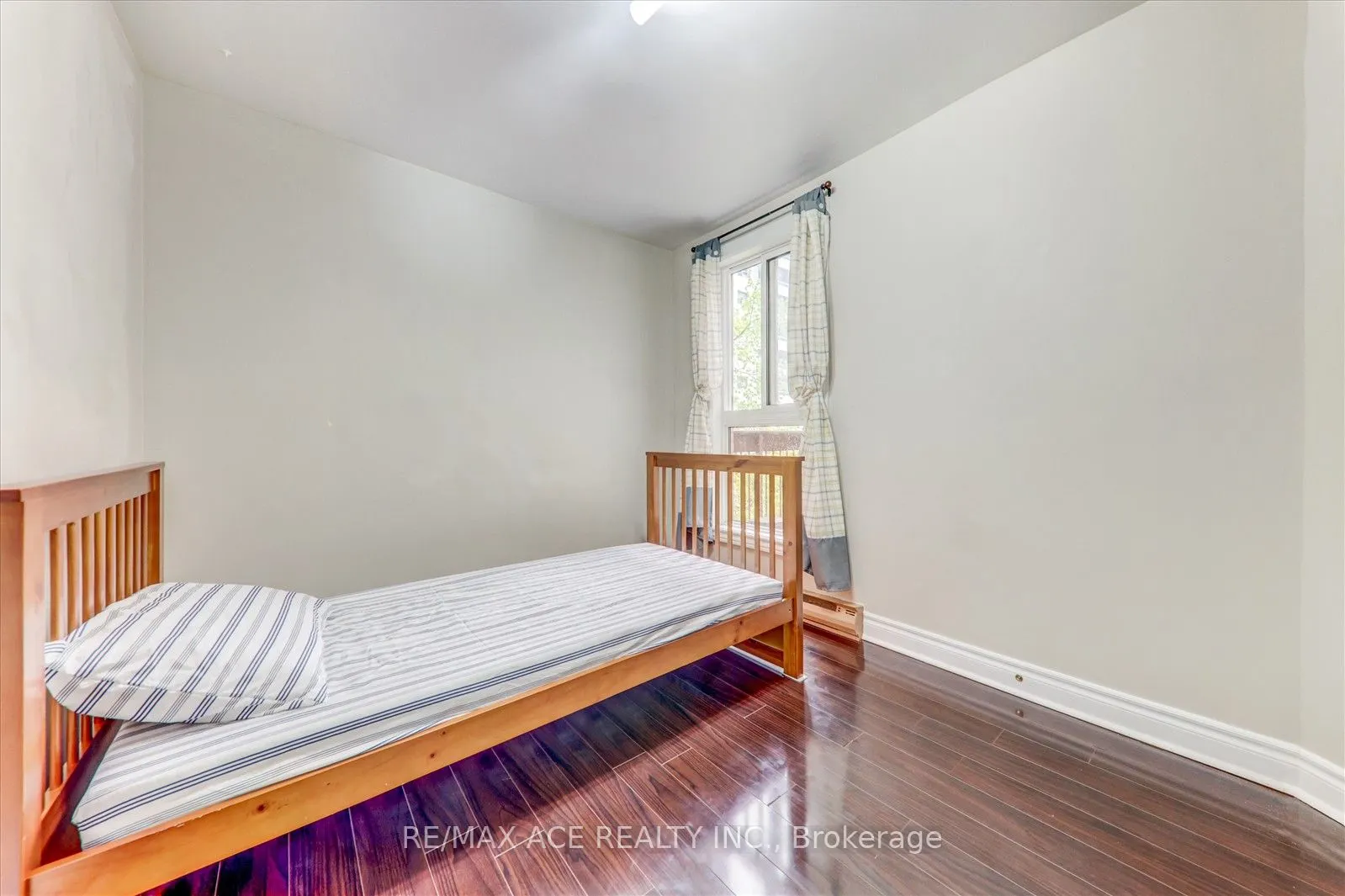 100 Mornelle Court, #2033
