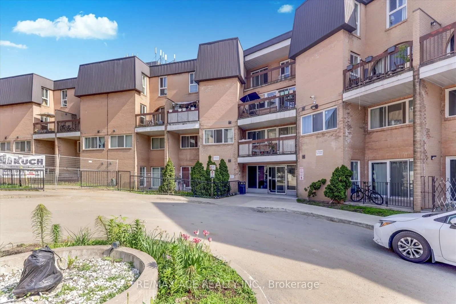 100 Mornelle Court, #2033