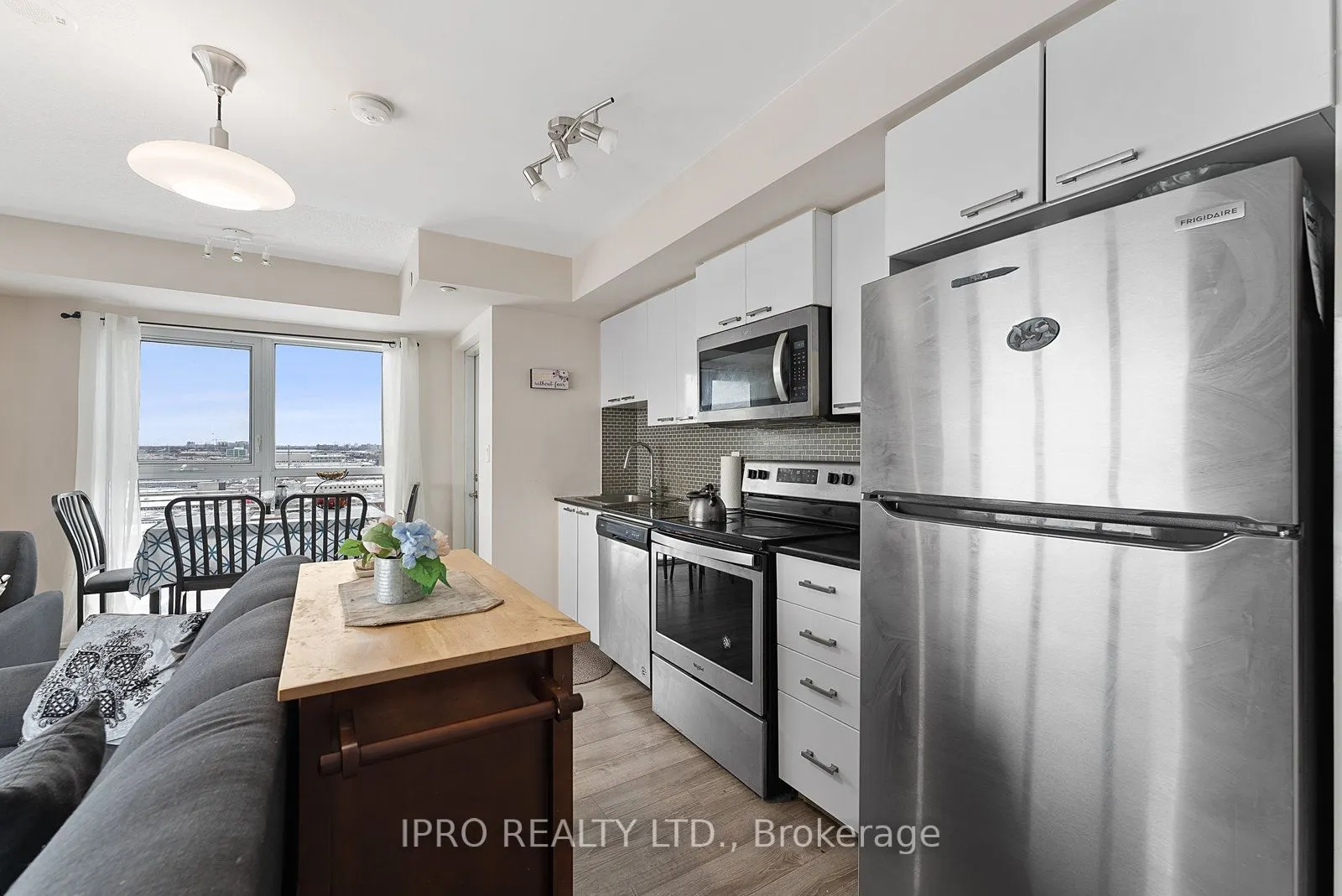 2150 Lawrence Avenue E, #1609