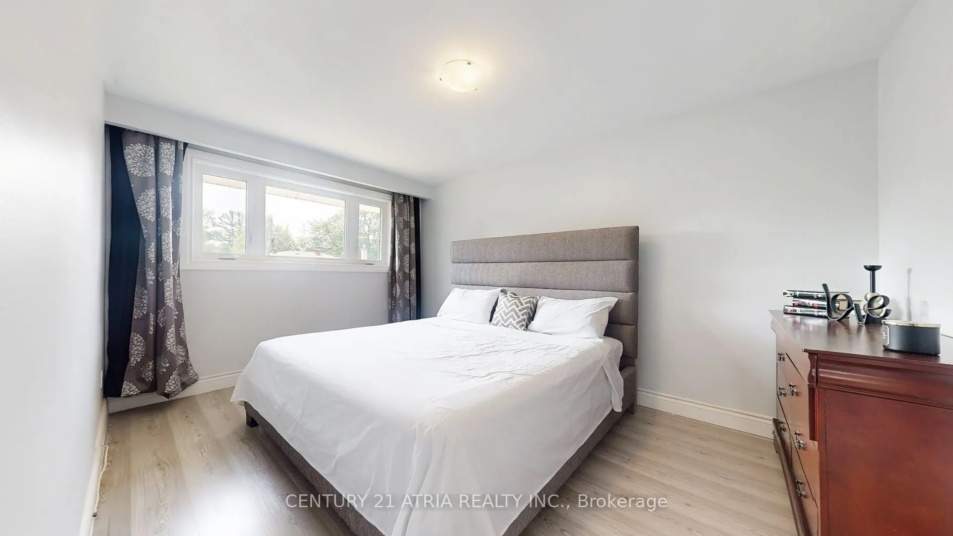 82 Clementine Square