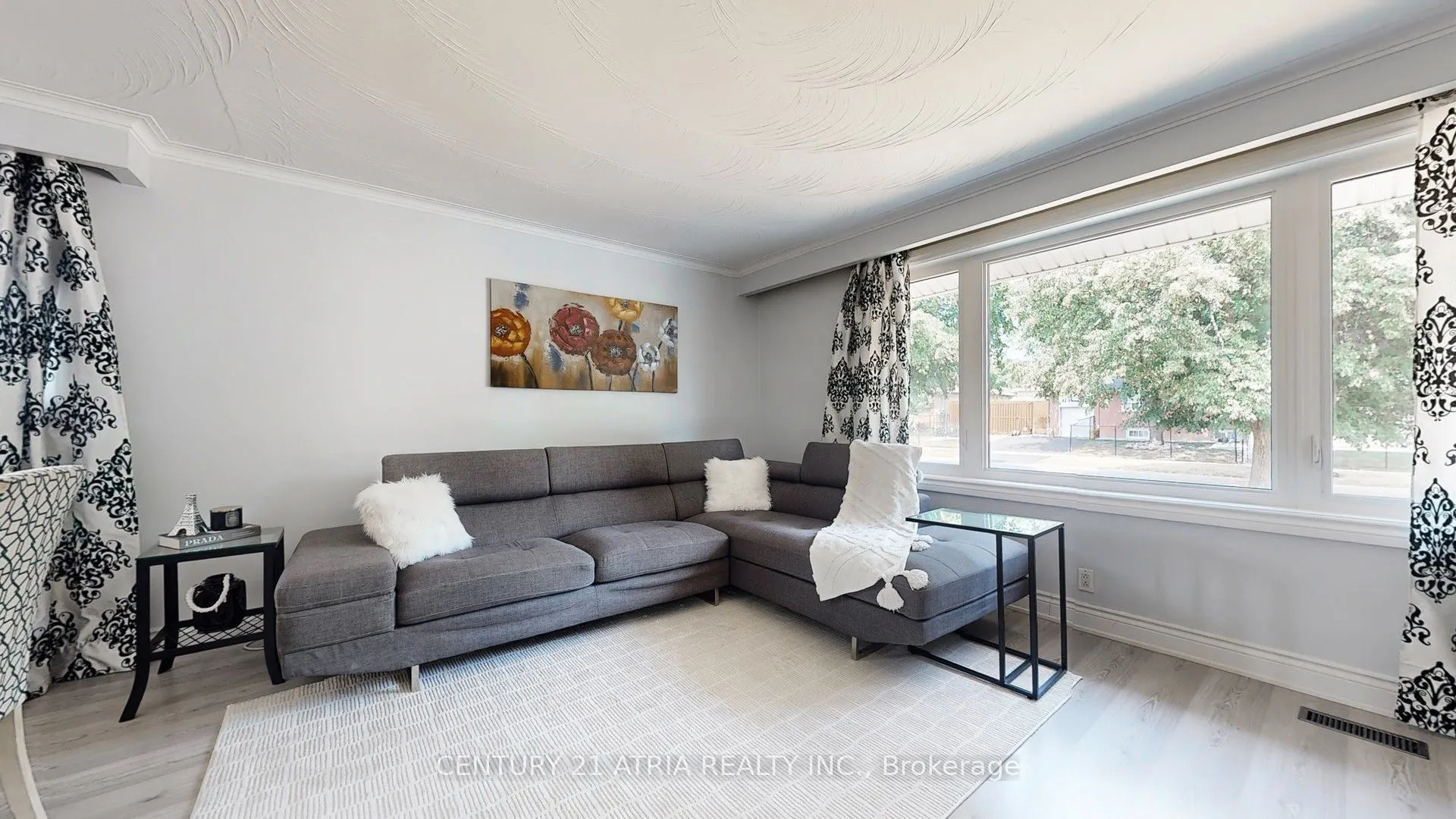 82 Clementine Square