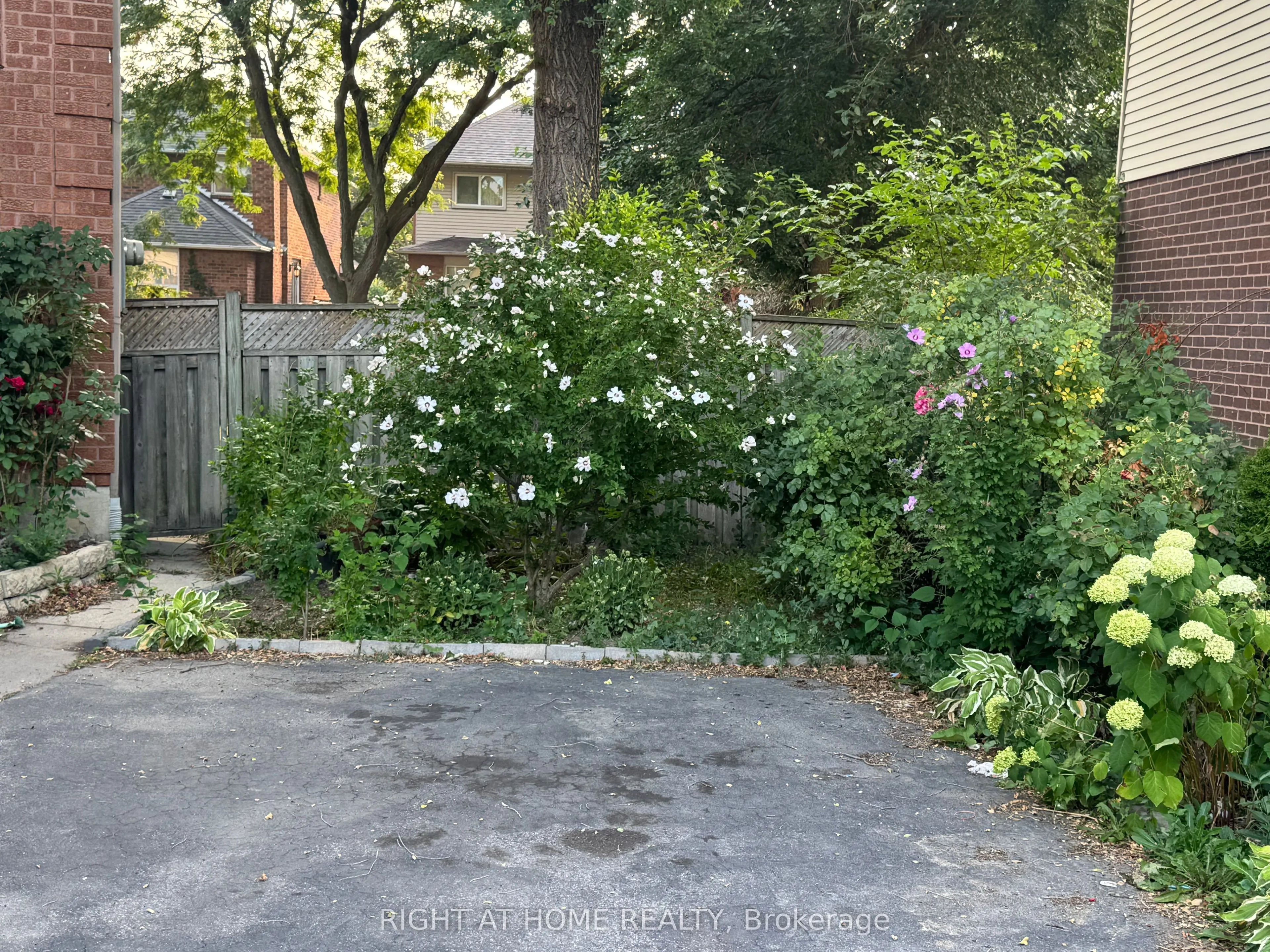 141 Sandown Avenue E