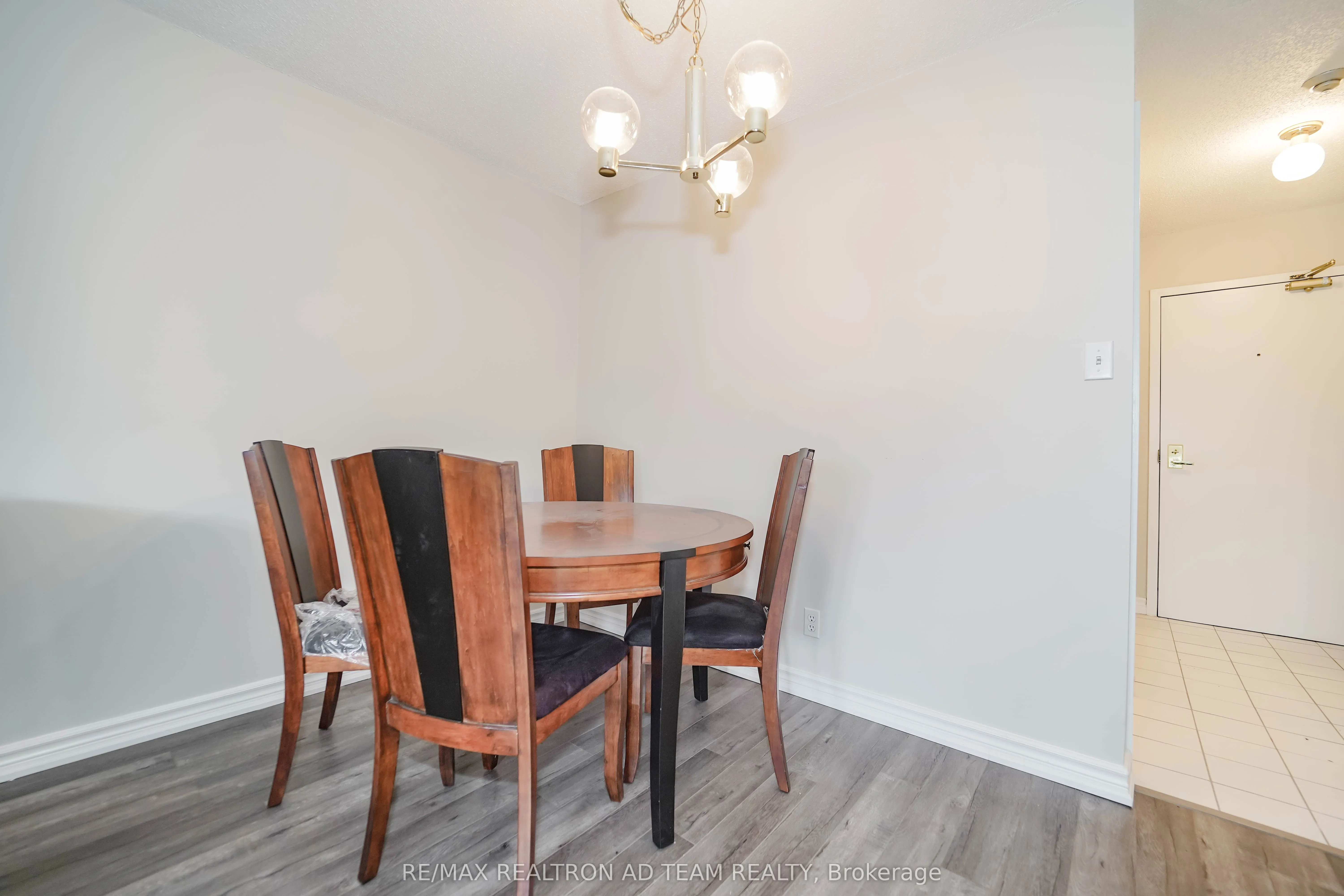 189 Lake Driveway W, #409