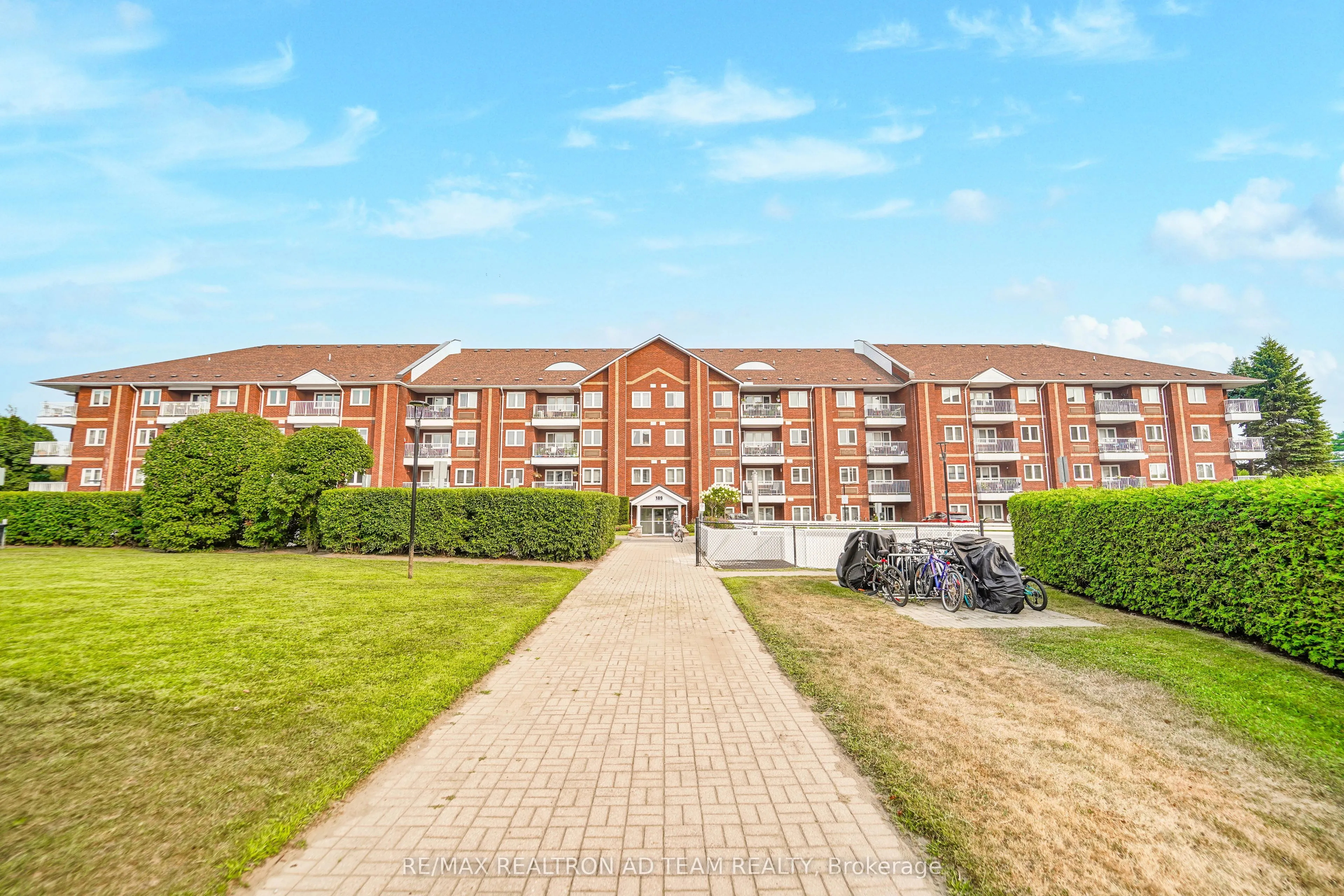 189 Lake Driveway W, #409