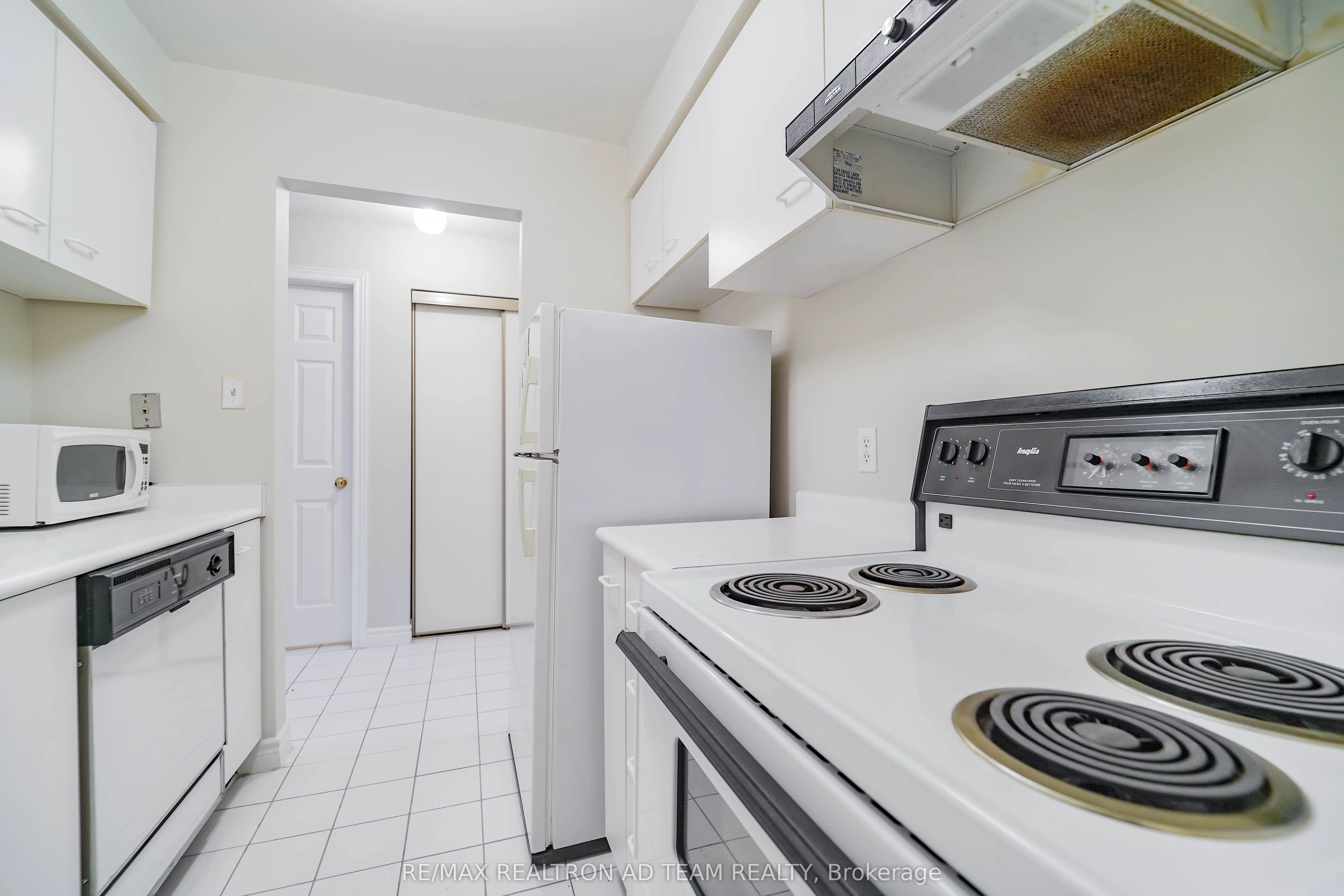 189 Lake Driveway W, #409