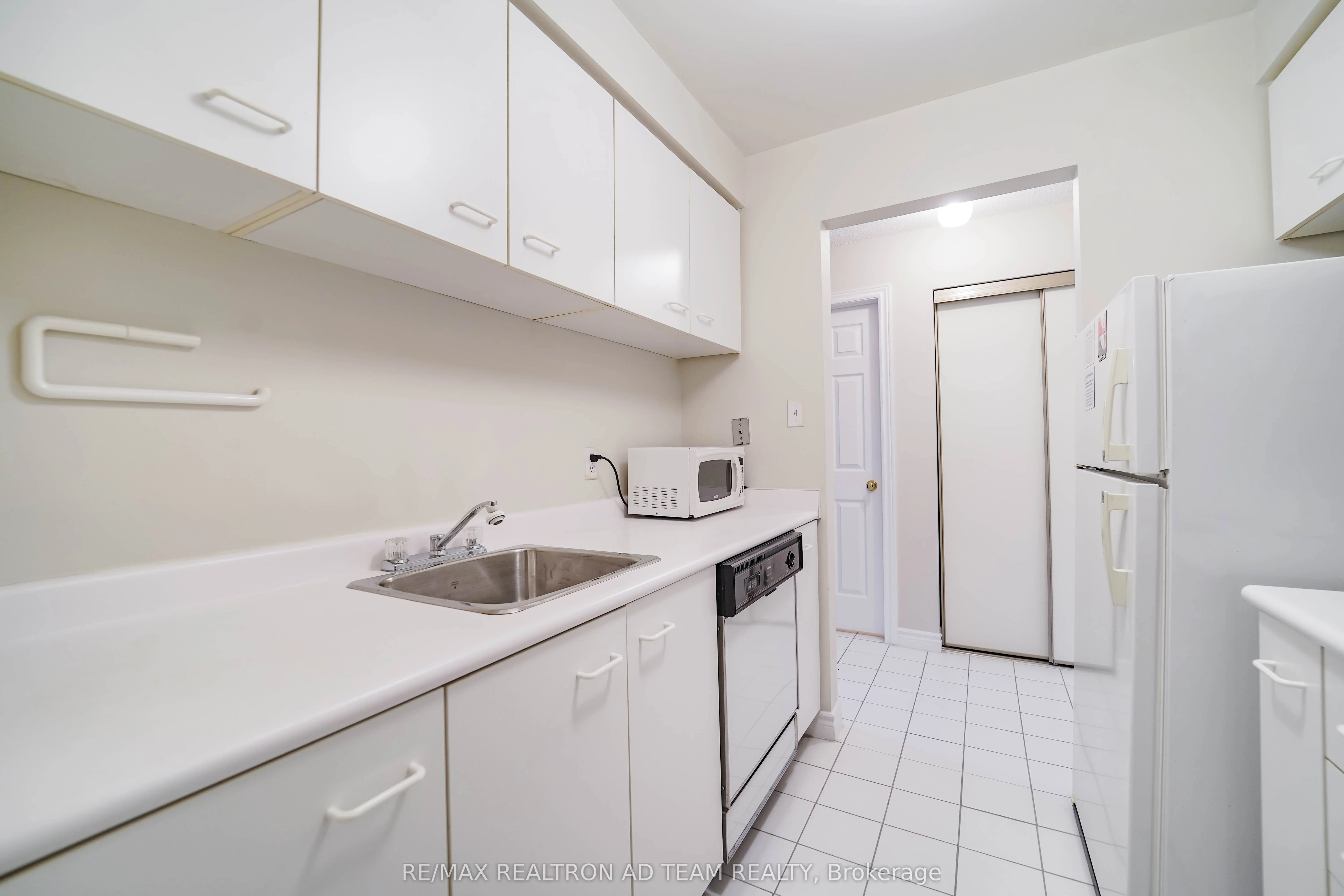 189 Lake Driveway W, #409