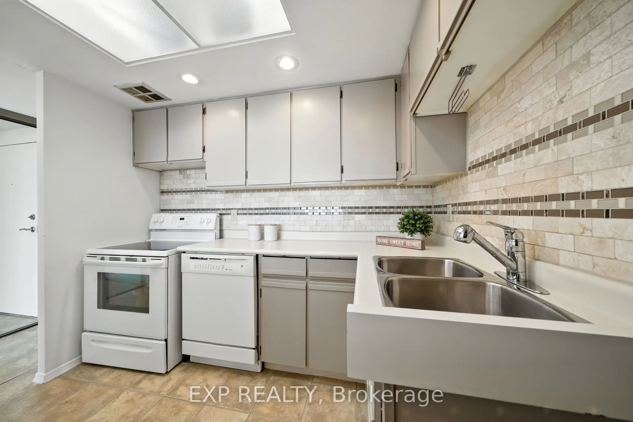 10 Dean Park Road, #1014