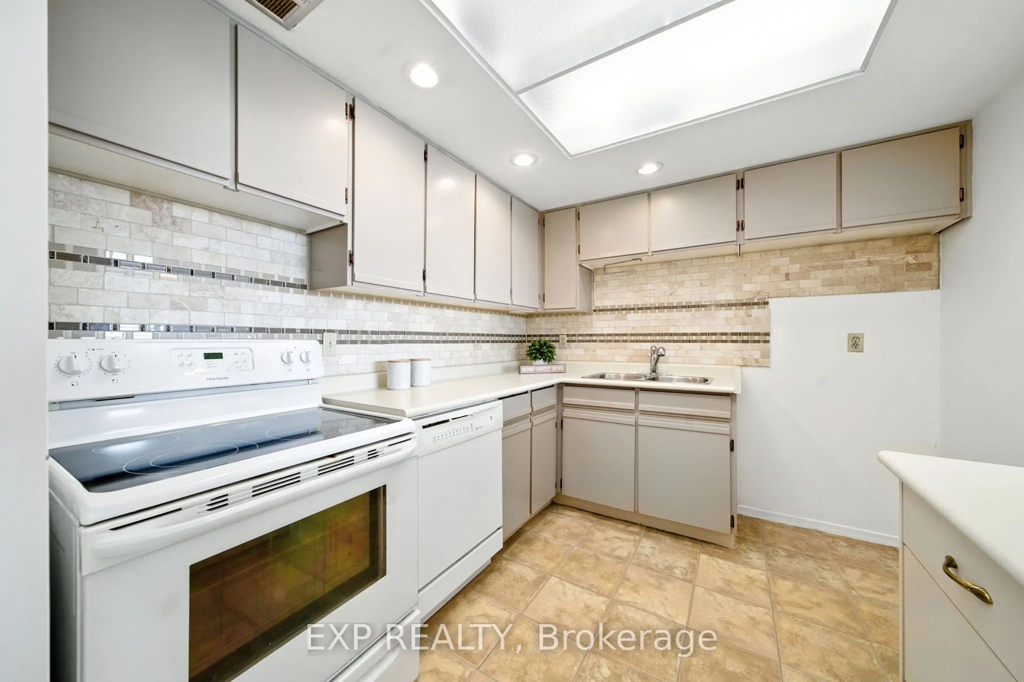 10 Dean Park Road, #1014