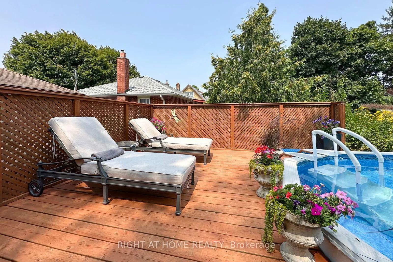 207 Hallett Avenue