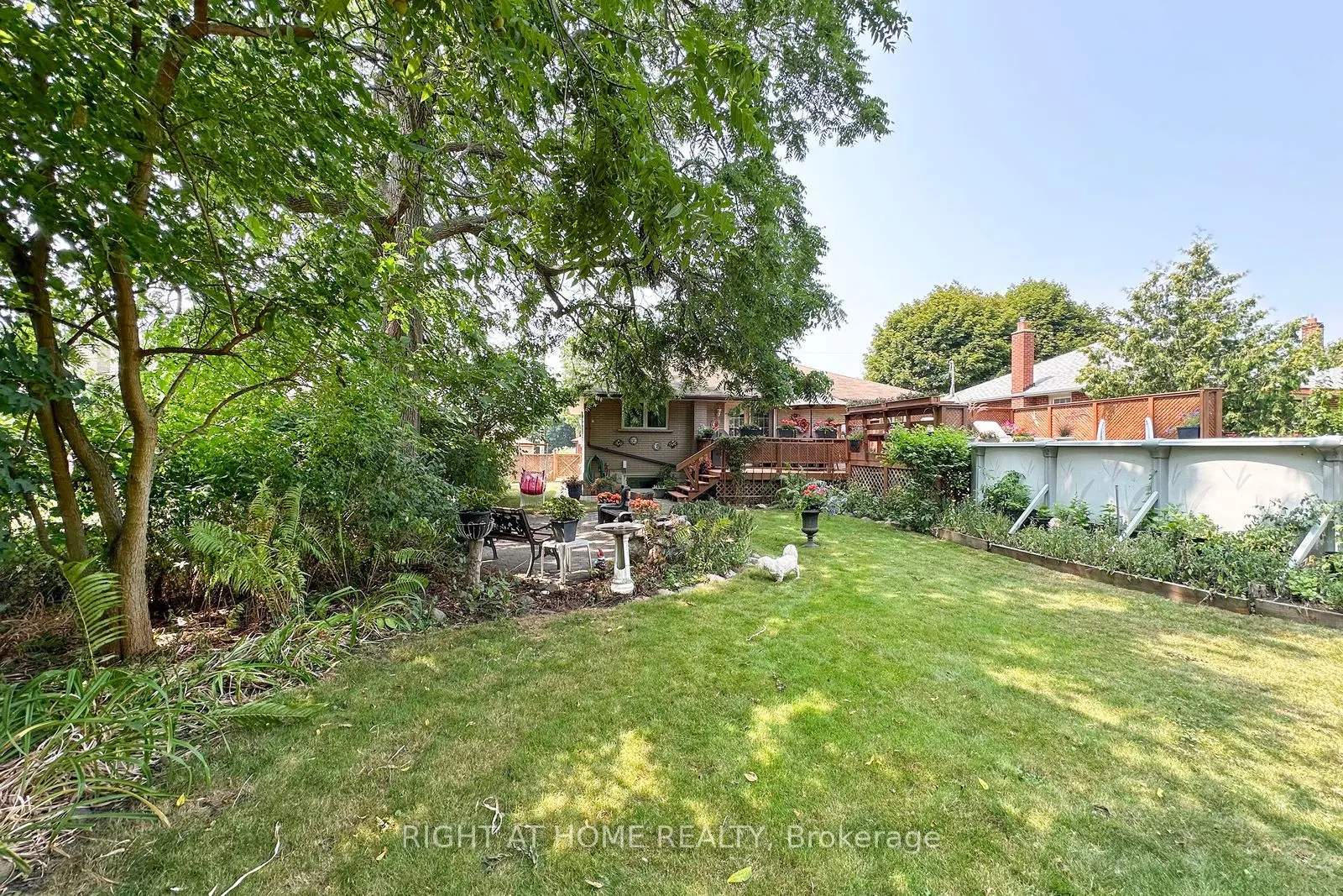 207 Hallett Avenue