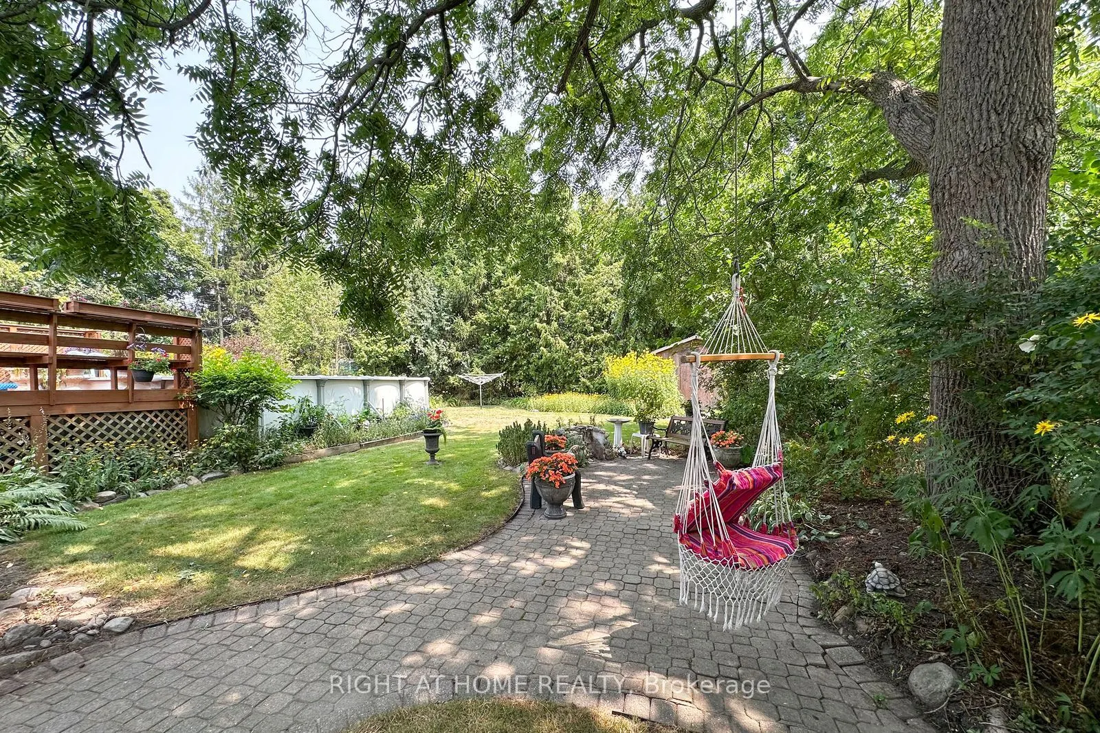 207 Hallett Avenue
