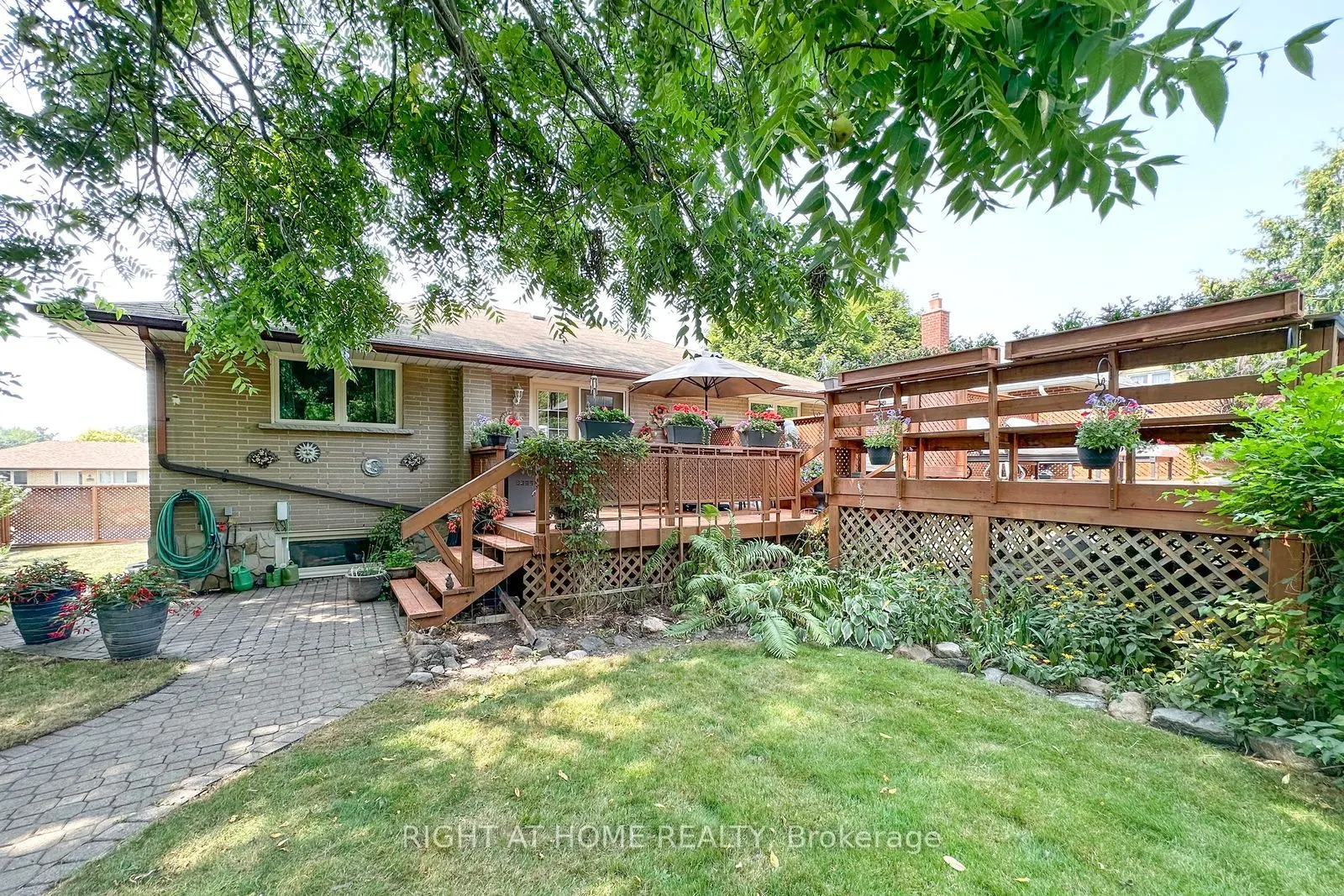 207 Hallett Avenue