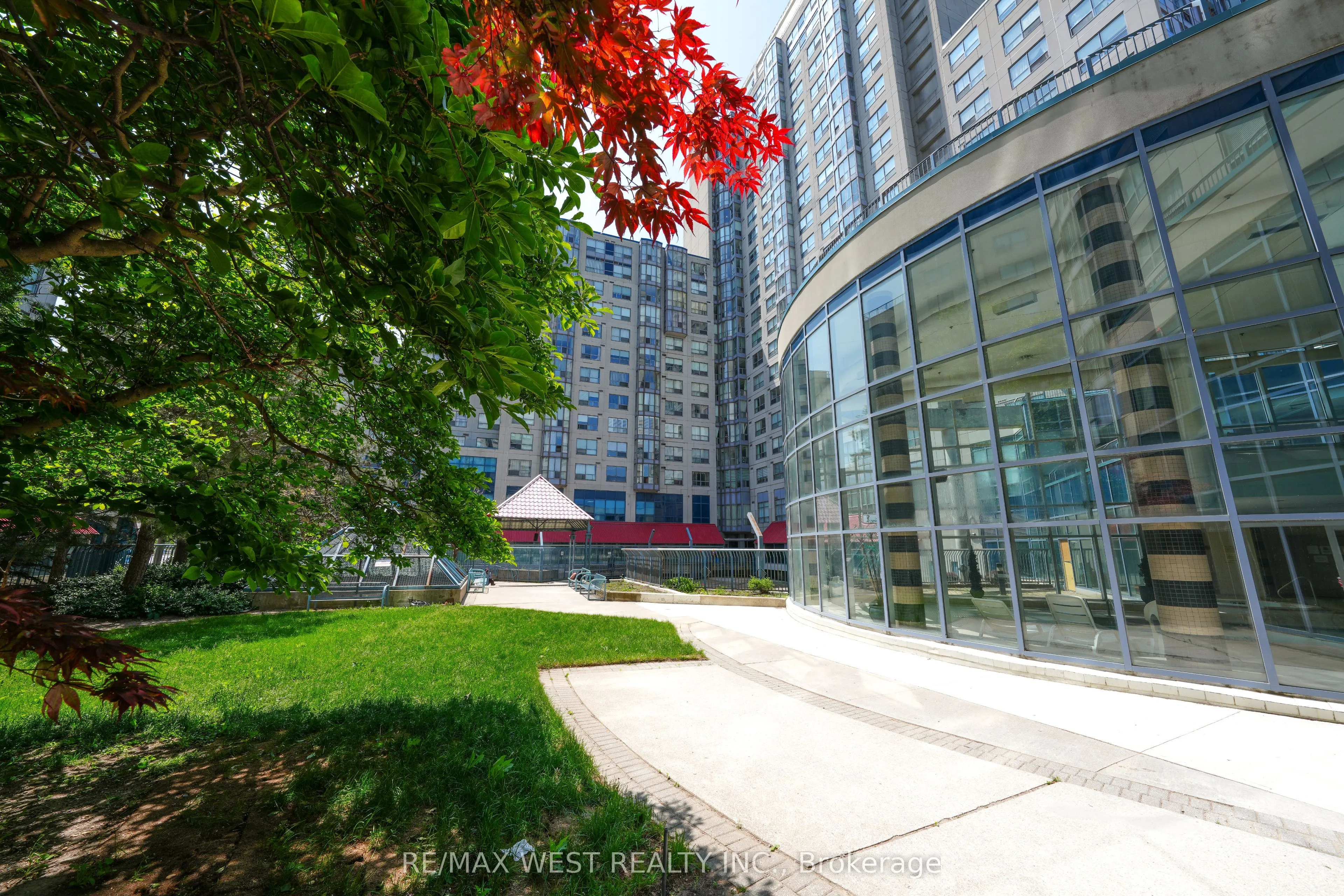 1470 Midland Avenue, #608