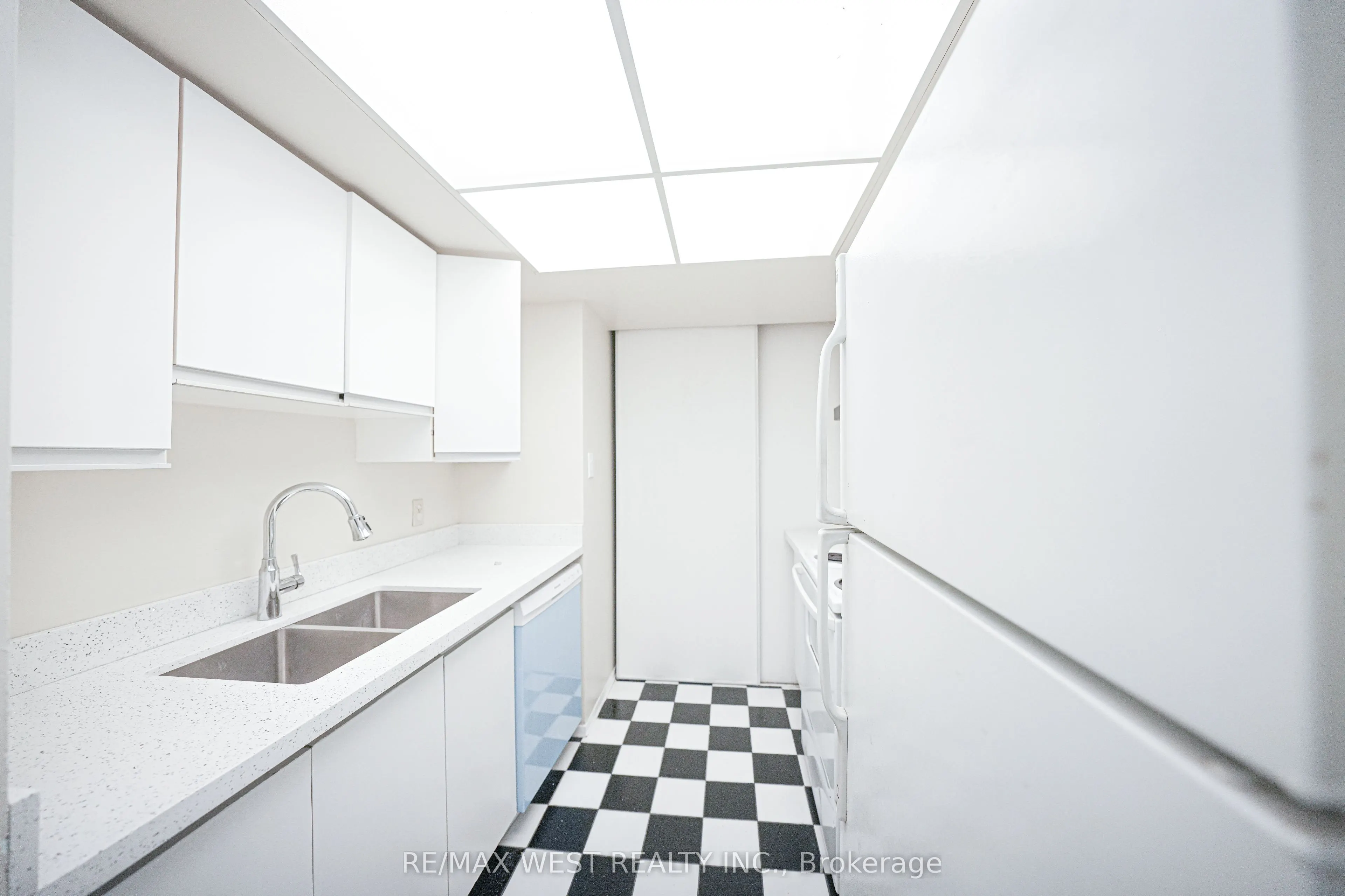 1470 Midland Avenue, #608