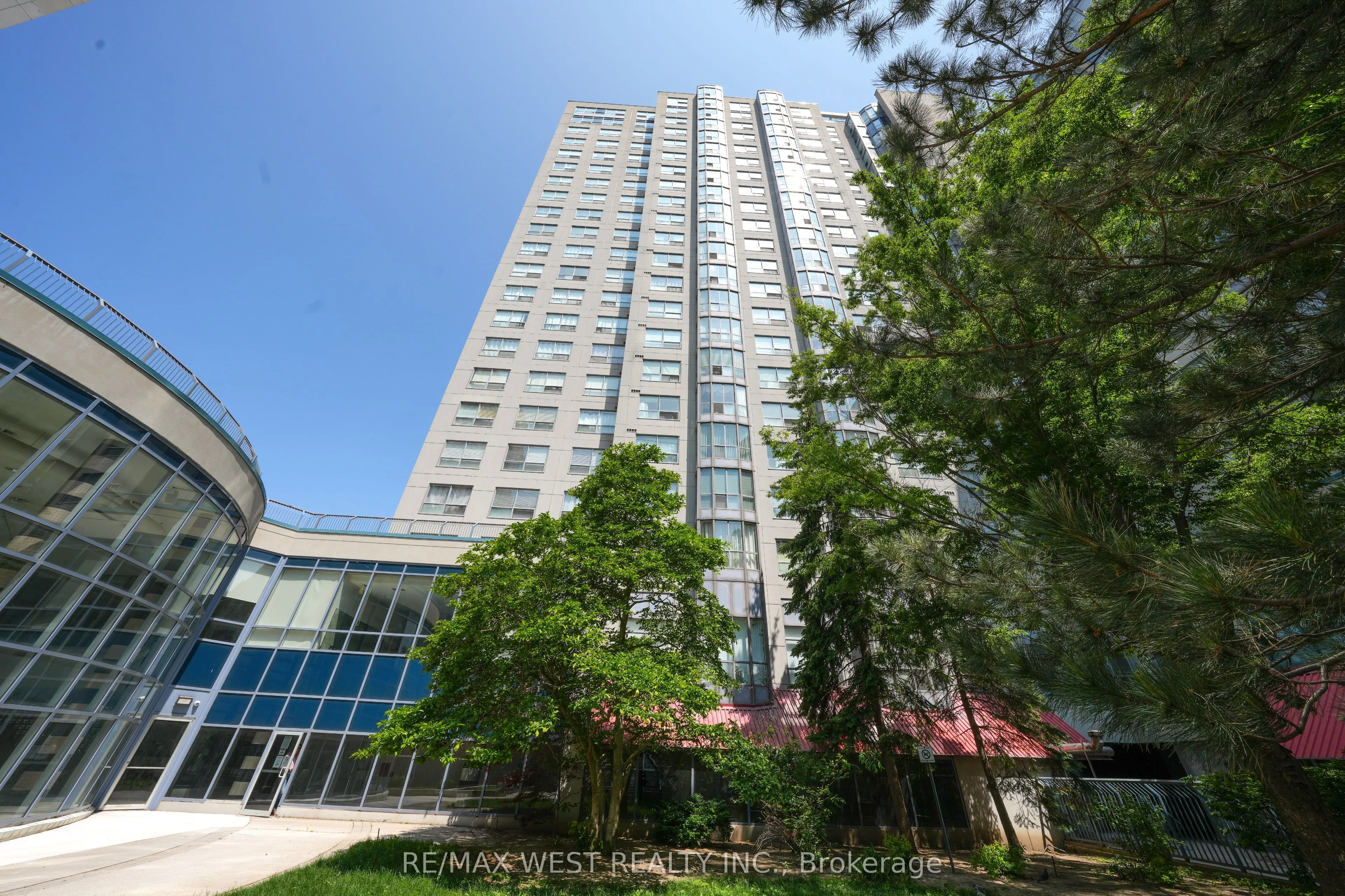 1470 Midland Avenue, #608